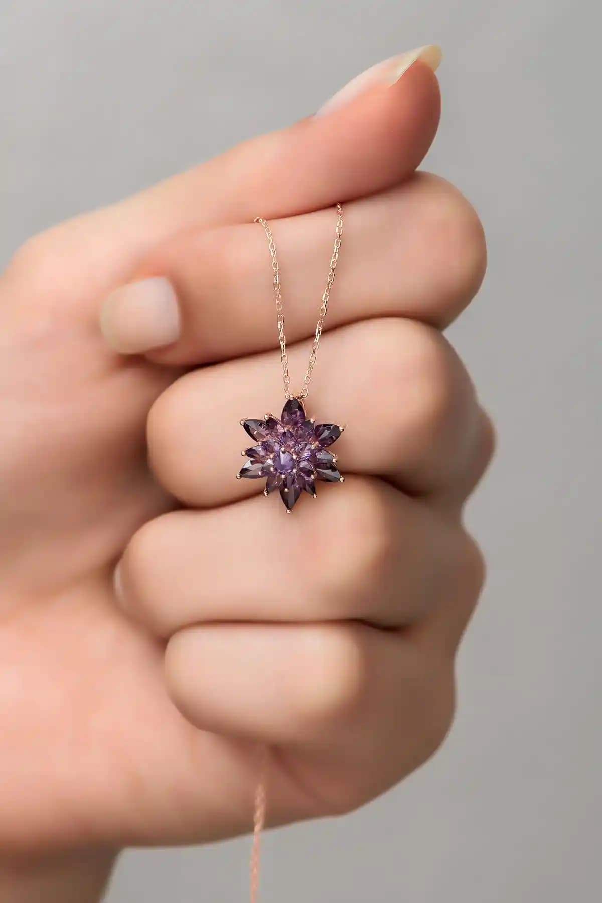 NEREZE 925 Ayar Gümüş Mor Lotus Çiçeği Kolye Zarif ve Şık Tasarım