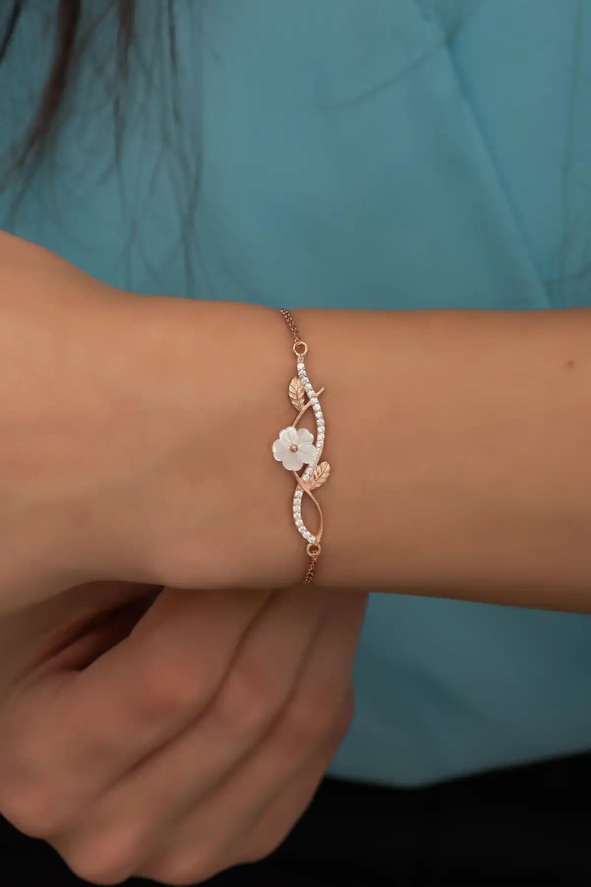 NEREZE Gümüş Bileklikleri Karşılaştırması: Manolya ve Lotus Tasarımları 1