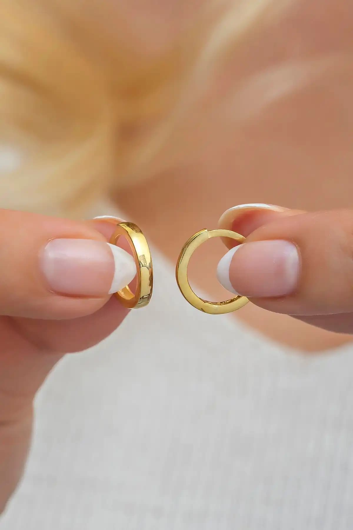 NEREZE Marka Gümüş Küpe Karşılaştırması: Gold Taşsız ve Topaz Taşlı Modeller 1
