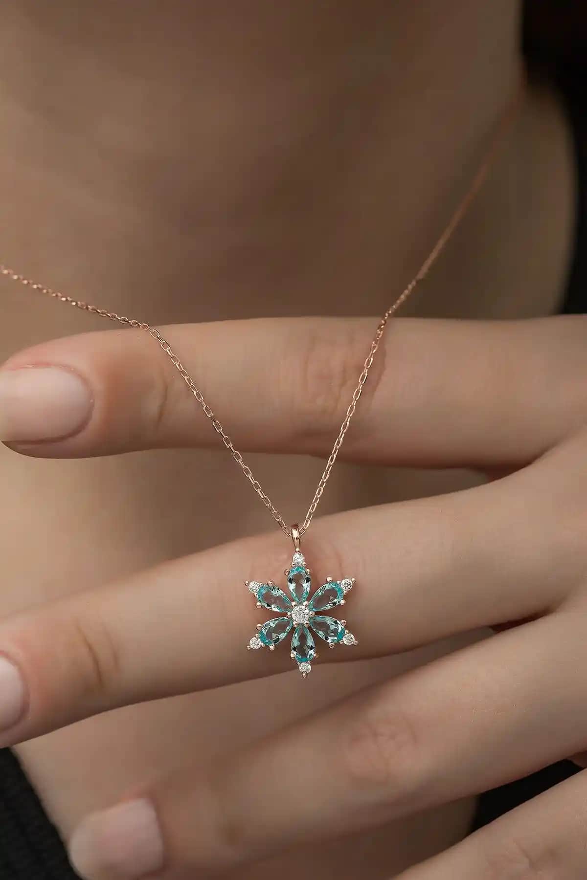 NEREZE ve Silvano Jewelry Kolye Karşılaştırması: Hangi Model Sizin İçin Daha Uygun