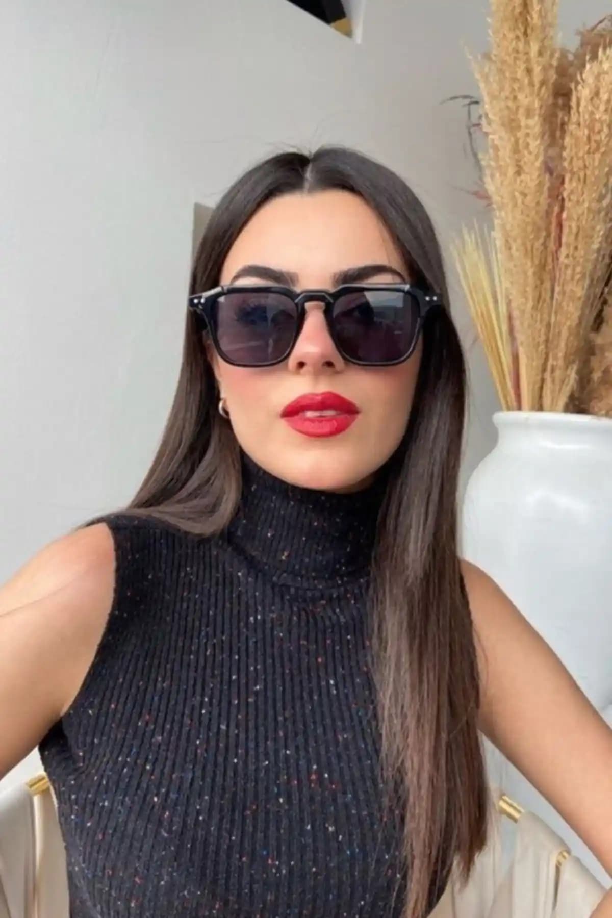 Nilu Moda Yeni Sezon Unisex Güneş Gözlüğü Modern ve Koruyucu Tasarım Özellikleri