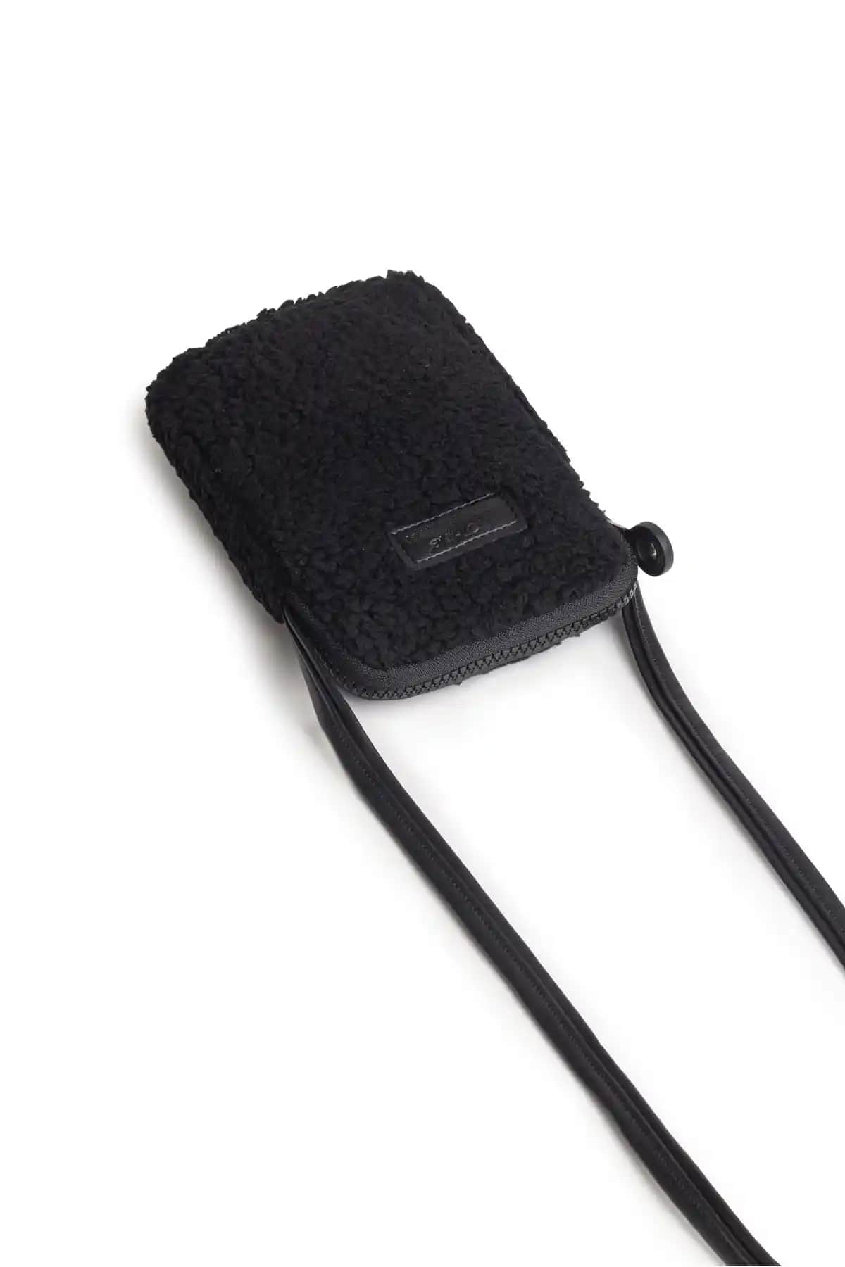Nothing Siyah Kürklü Peluş Mini Telefonluk Çanta Modern ve Şık Tasarım