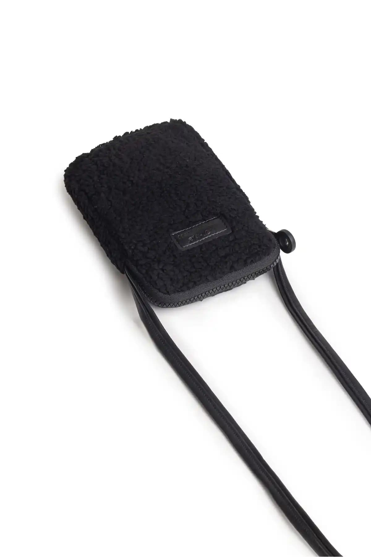 Nothing Siyah Kürklü Peluş Mini Telefonluk Çanta Modern ve Şık Tasarım