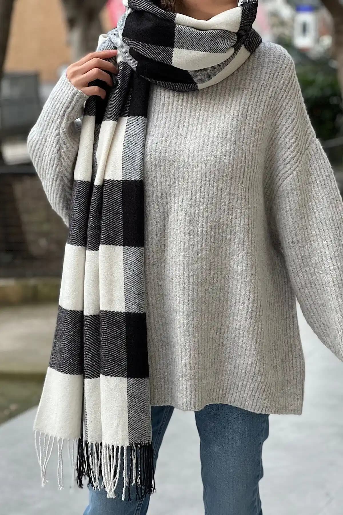 Novon Unisex Kaşe Dokulu Siyah Uzun Atkı Şıklık ve Fonksiyonellik Bir Arada