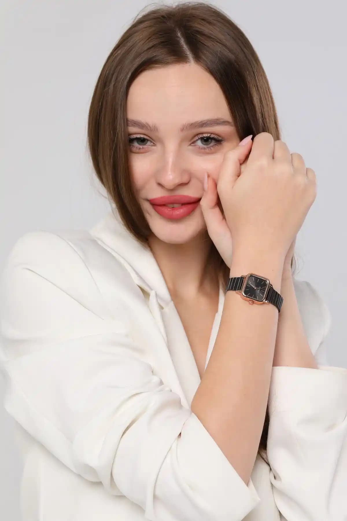 OQQO Minimal Kare Siyah Kadran Rose Gold Kasa Kadın Kol Saati Detayları ve Özellikleri