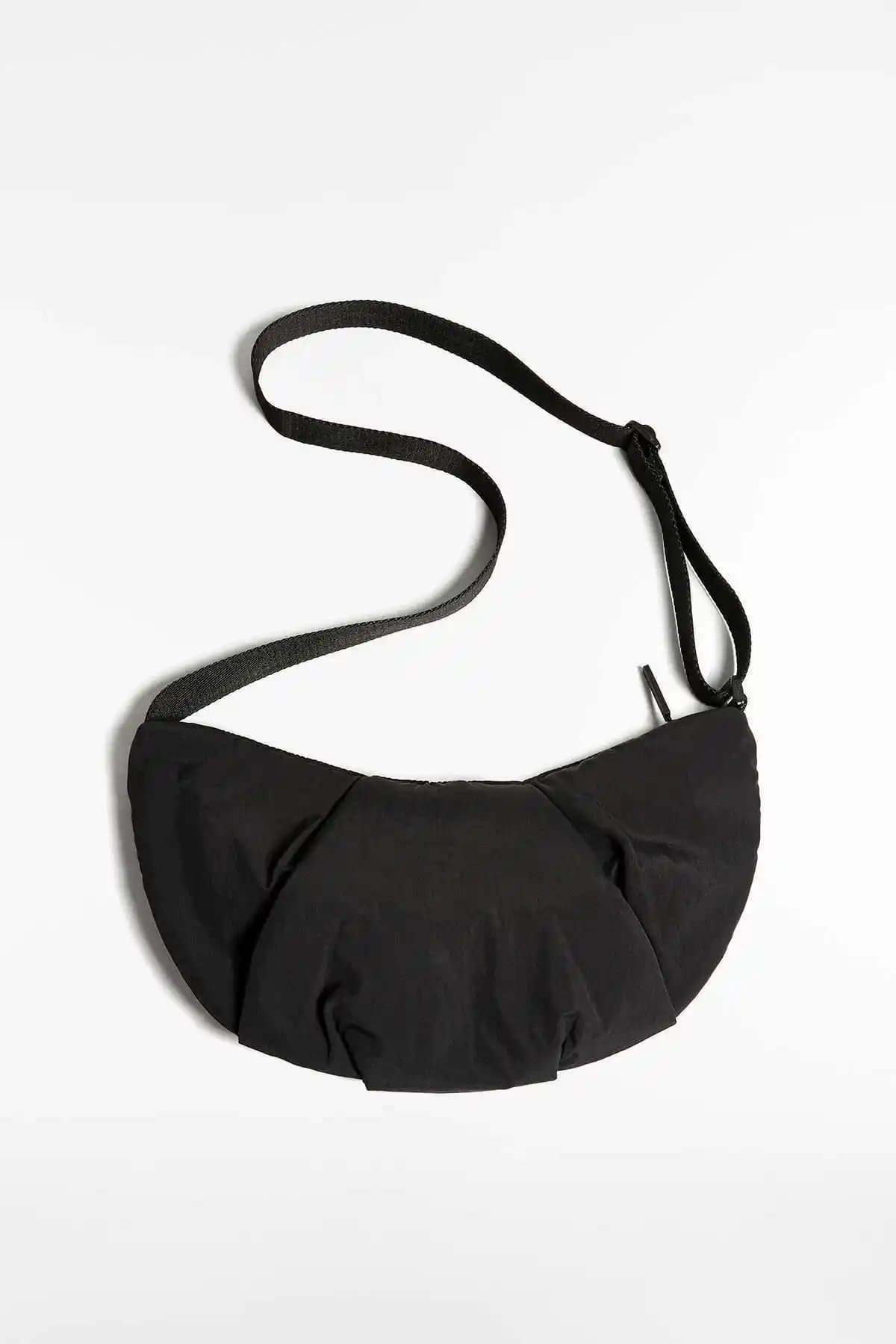 Oysho Çapraz Askılı Kapitone Mini Çanta: Şık ve Kullanışlı Günlük Aksesuar