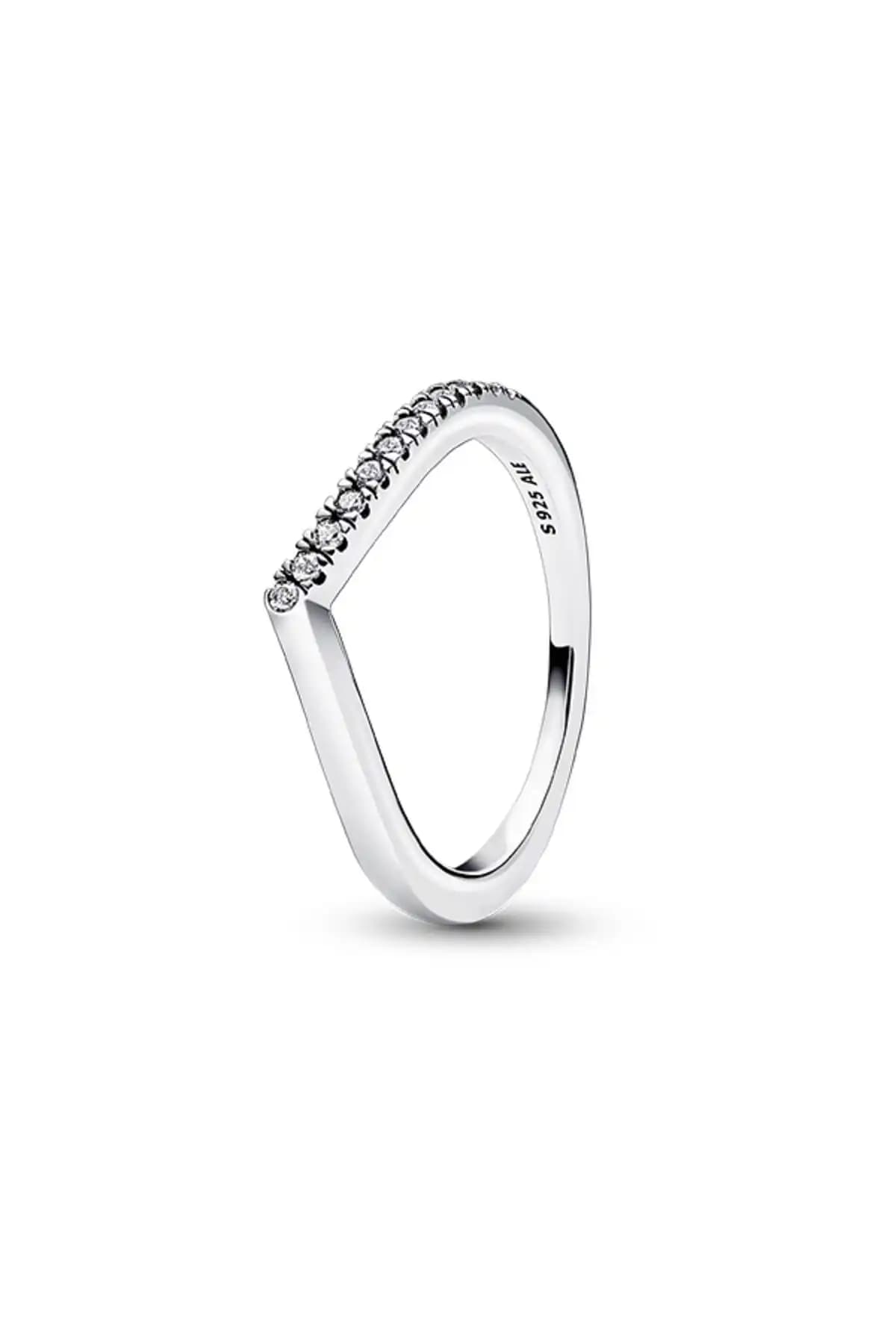 Pandora Timeless Yarım Sıra Işıltılı Dilek Yüzüğü Şıklık ve Zarafetin Modern Tasarımı