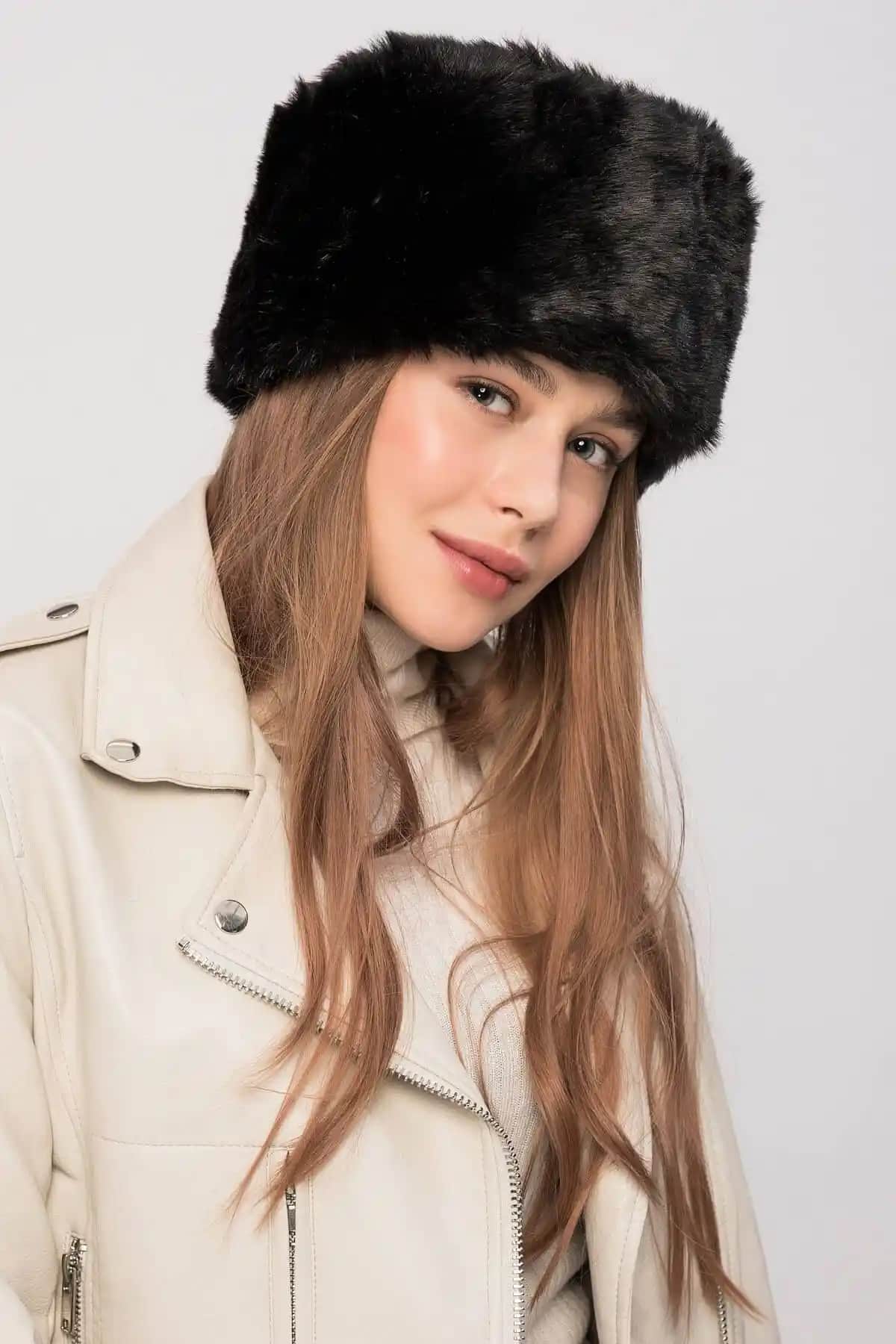 Panyo Siyah Kalpak Pfb-09: Şık ve Fonksiyonel Kış Aksesuarı