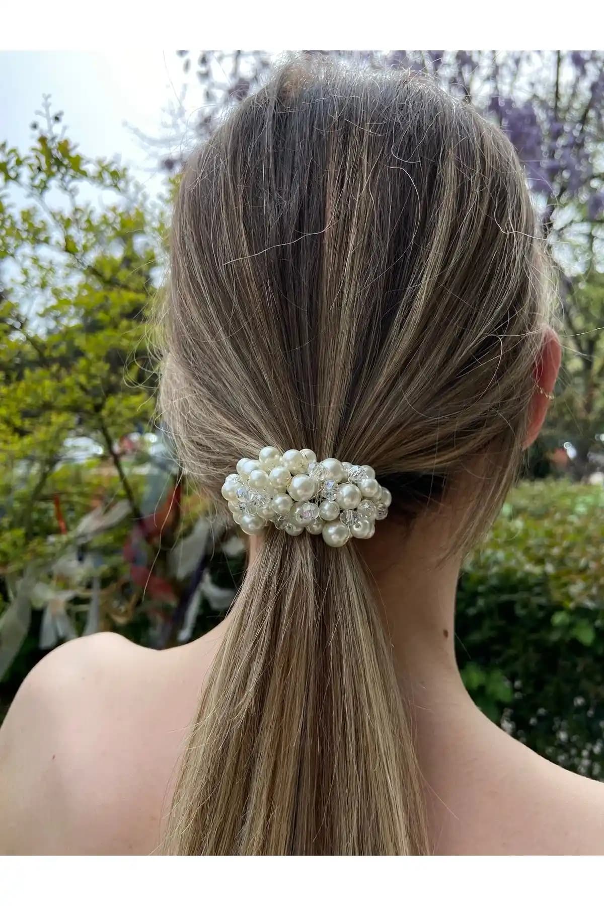 Pearly Handmade İnci-Kristal Lastik Tokası: Şıklık ve Pratiklik Sunan Günlük Aksesuar