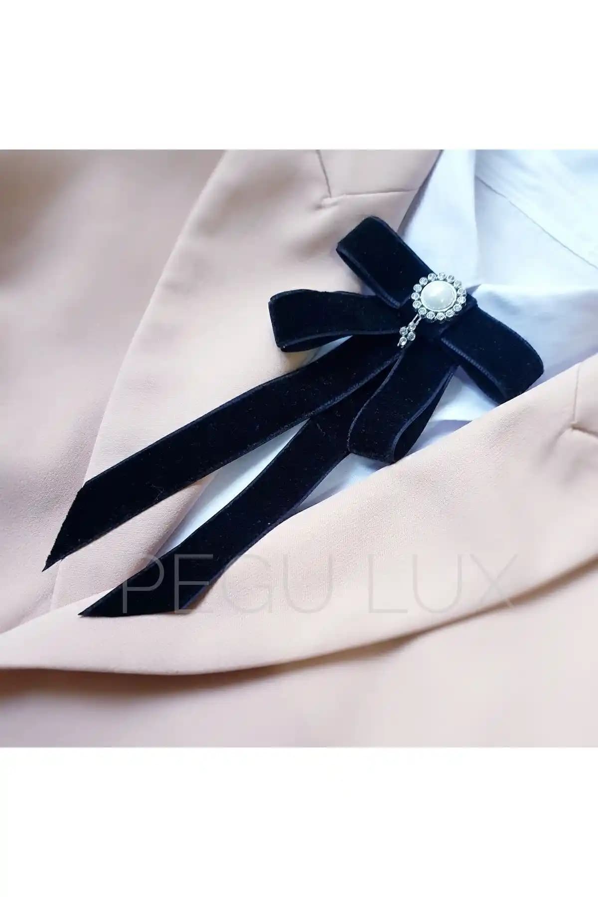 Pegu Lux ve Semartdesing Kurdele Broşları Karşılaştırması Stil ve Kullanım Avantajları