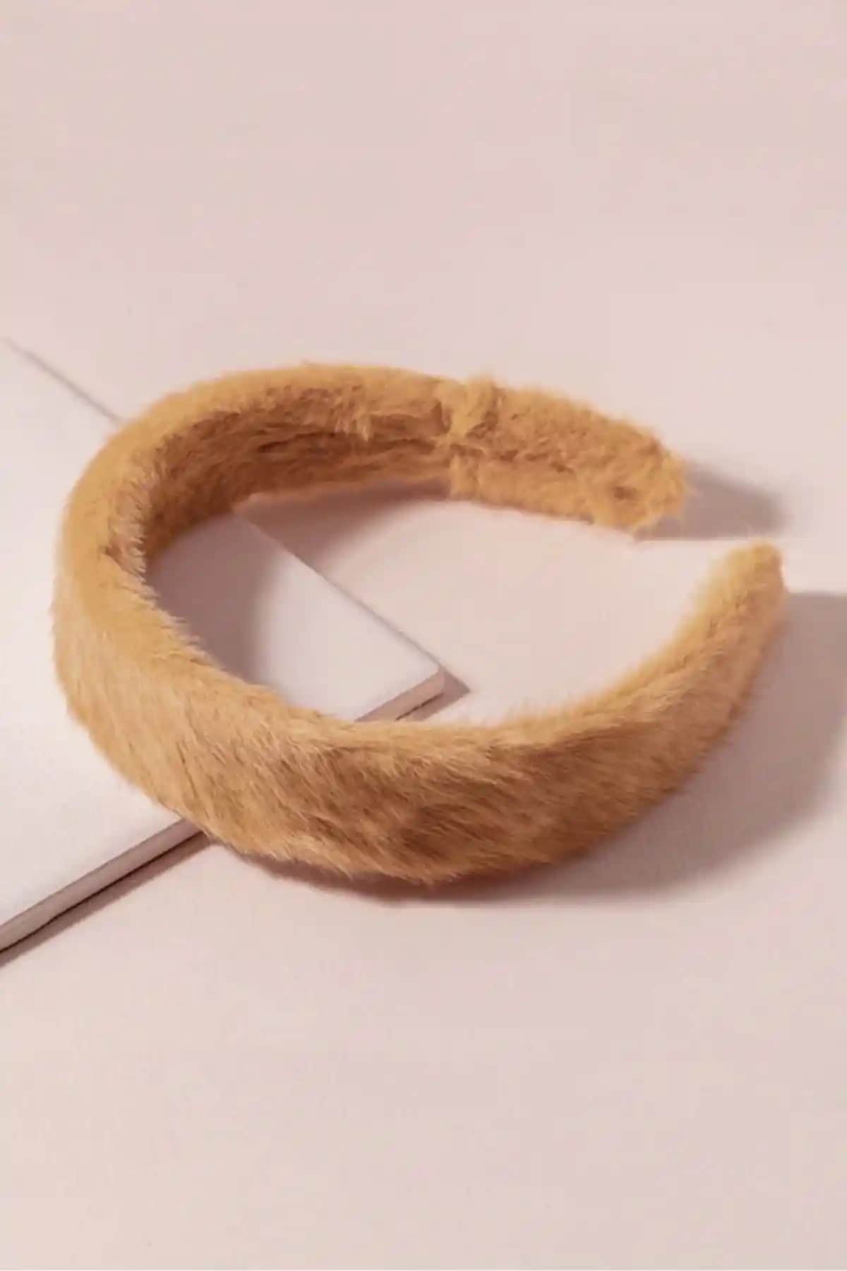 Peluş Taç Setleri Karşılaştırması: H&E DESIGN ve Jack Ferrero Ürünleri