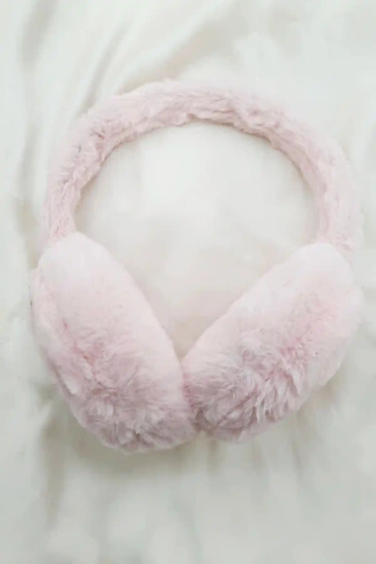 PETEK AKSESUAR Soft Peluş Kışlık Kulaklık: Şık ve Sıcak Tutucu Tasarımıyla Öne Çıkıyor