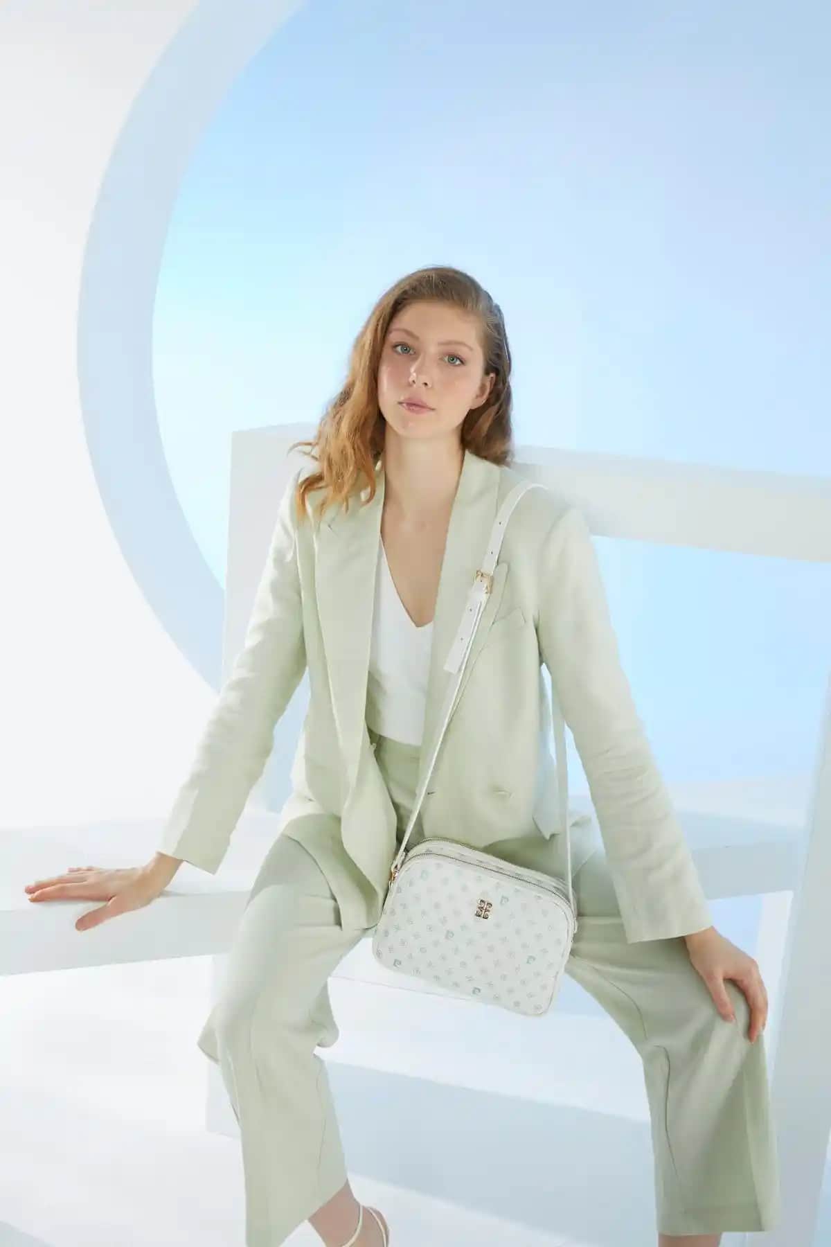 Pierre Cardin Beyaz Monogram Kadın Omuz Çantası Günlük ve Şık Tasarım