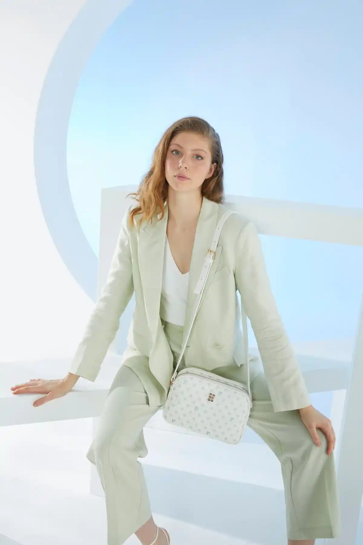 Pierre Cardin Beyaz Monogram Kadın Omuz Çantası Günlük ve Şık Tasarım