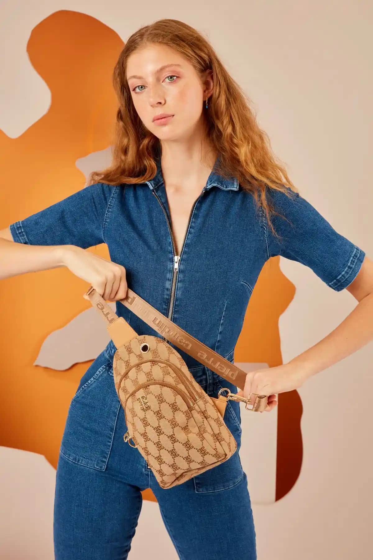 Pierre Cardin Kadın Çantaları Karşılaştırması: Kahverengi ve Siyah Monogram Modelleri