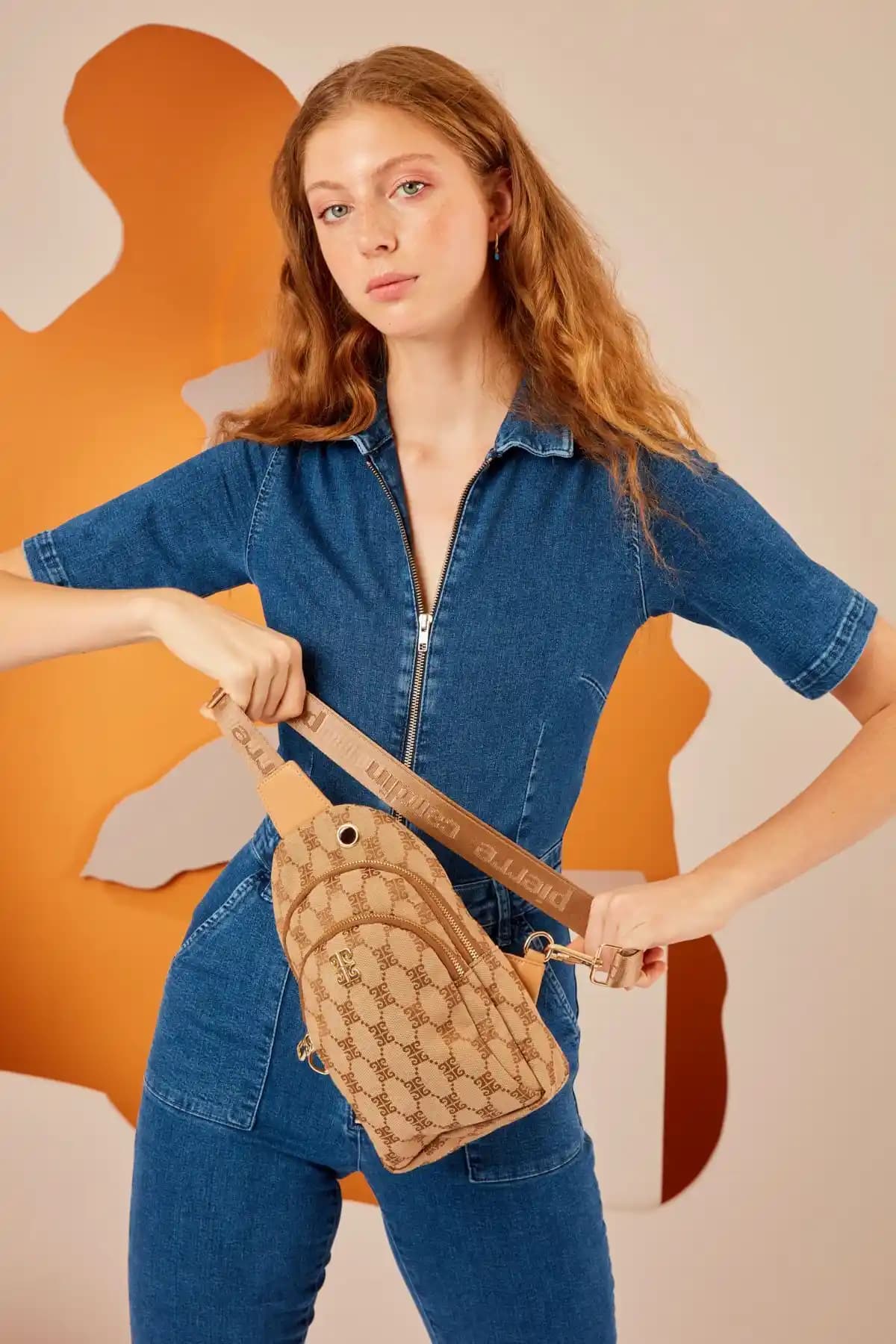 Pierre Cardin Kadın Çantaları Karşılaştırması: Kahverengi ve Siyah Monogram Modelleri