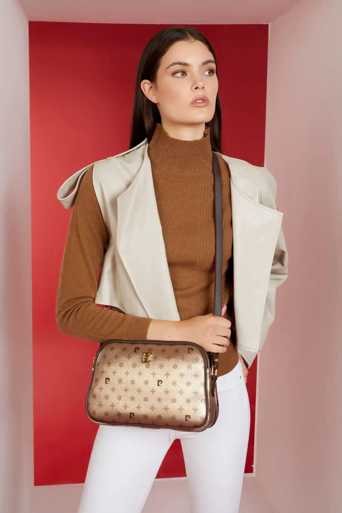 Pierre Cardin Kadın Çantaları Karşılaştırması: Omuz ve Sırt Modellerinin Özellikleri ve Kullanım Alanları 1
