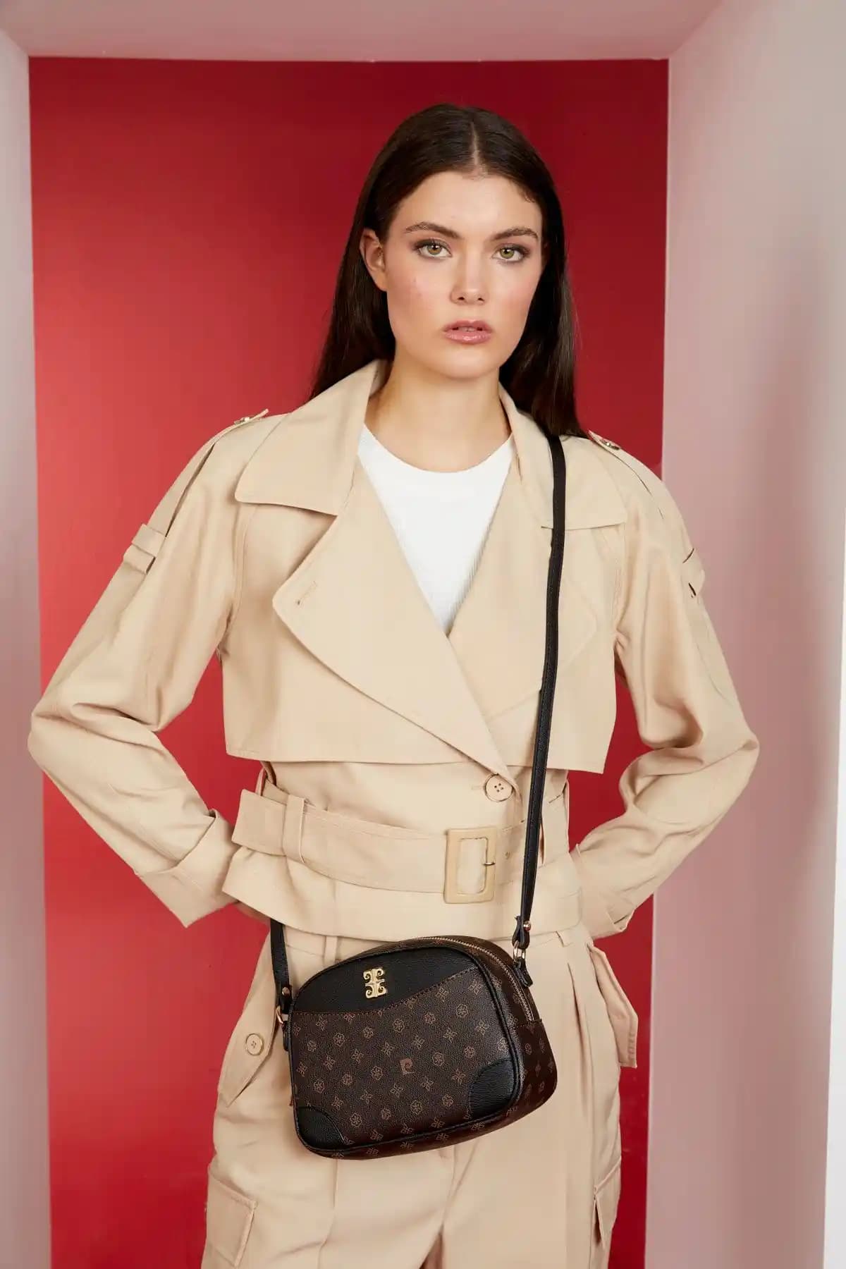 Pierre Cardin Kahve Monogram Kadın Omuz Çantası - Şık ve Pratik Kullanım İçin Uygun