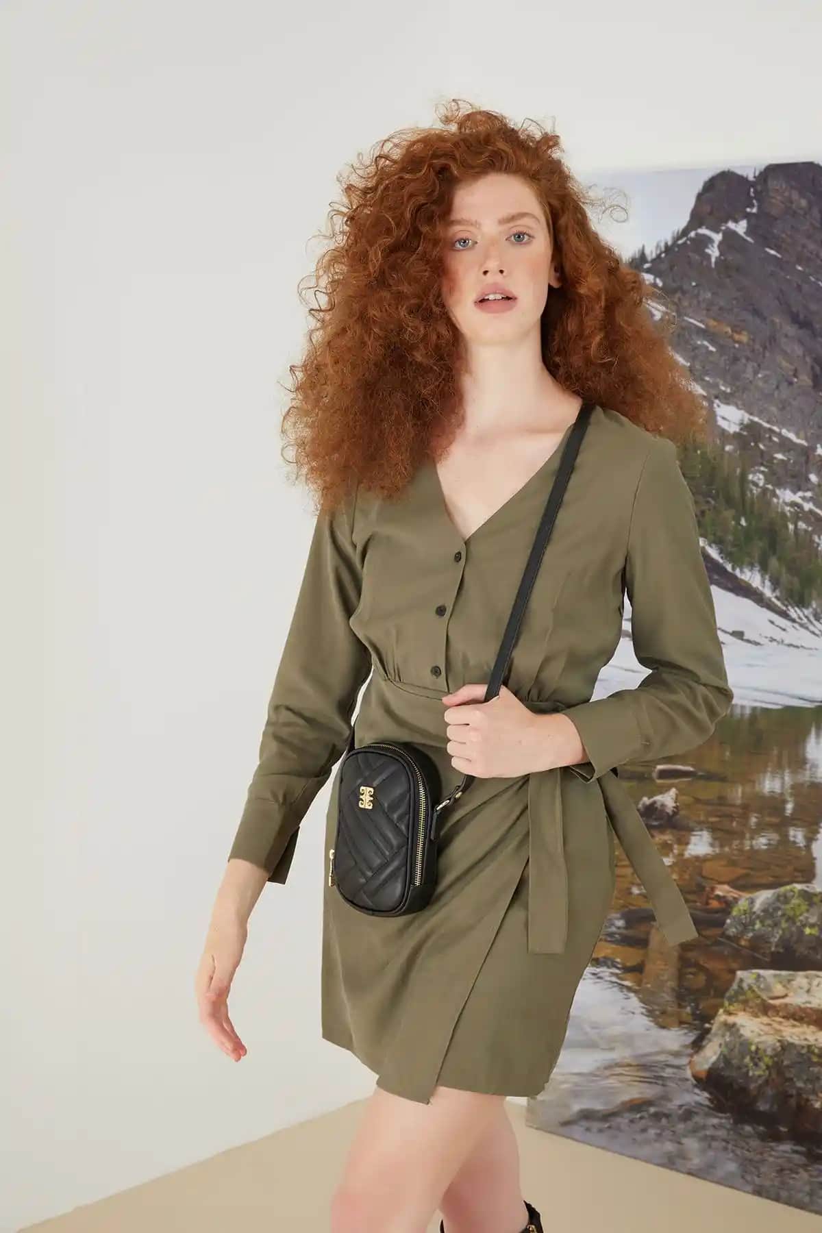 Pierre Cardin Siyah Kadın Omuz Çantası: Şık ve Fonksiyonel Tasarım Özellikleri