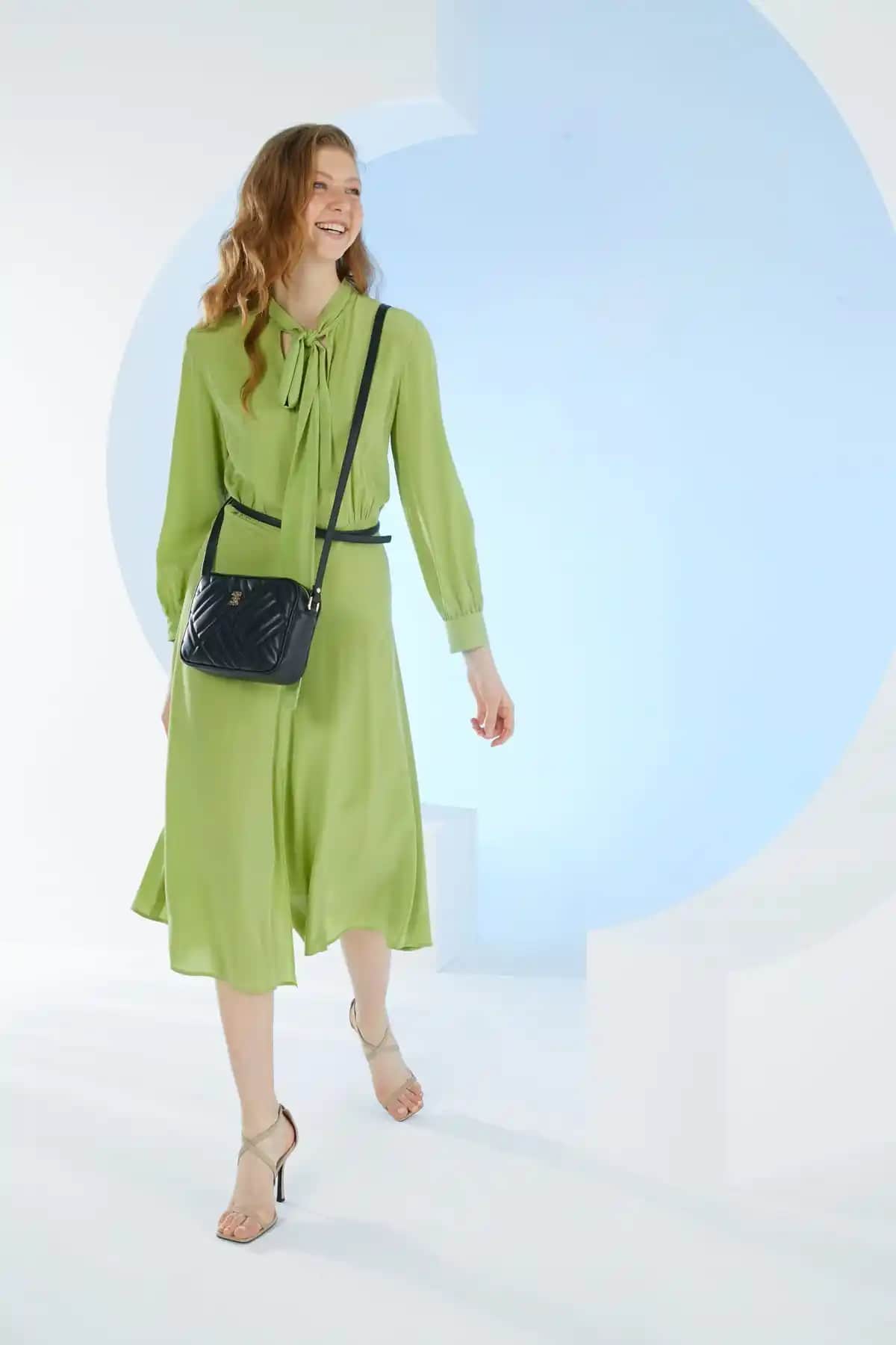 Pierre Cardin Siyah Kadın Omuz Çantası: Şık ve İşlevsel Günlük Kullanım İçin Tasarlandı