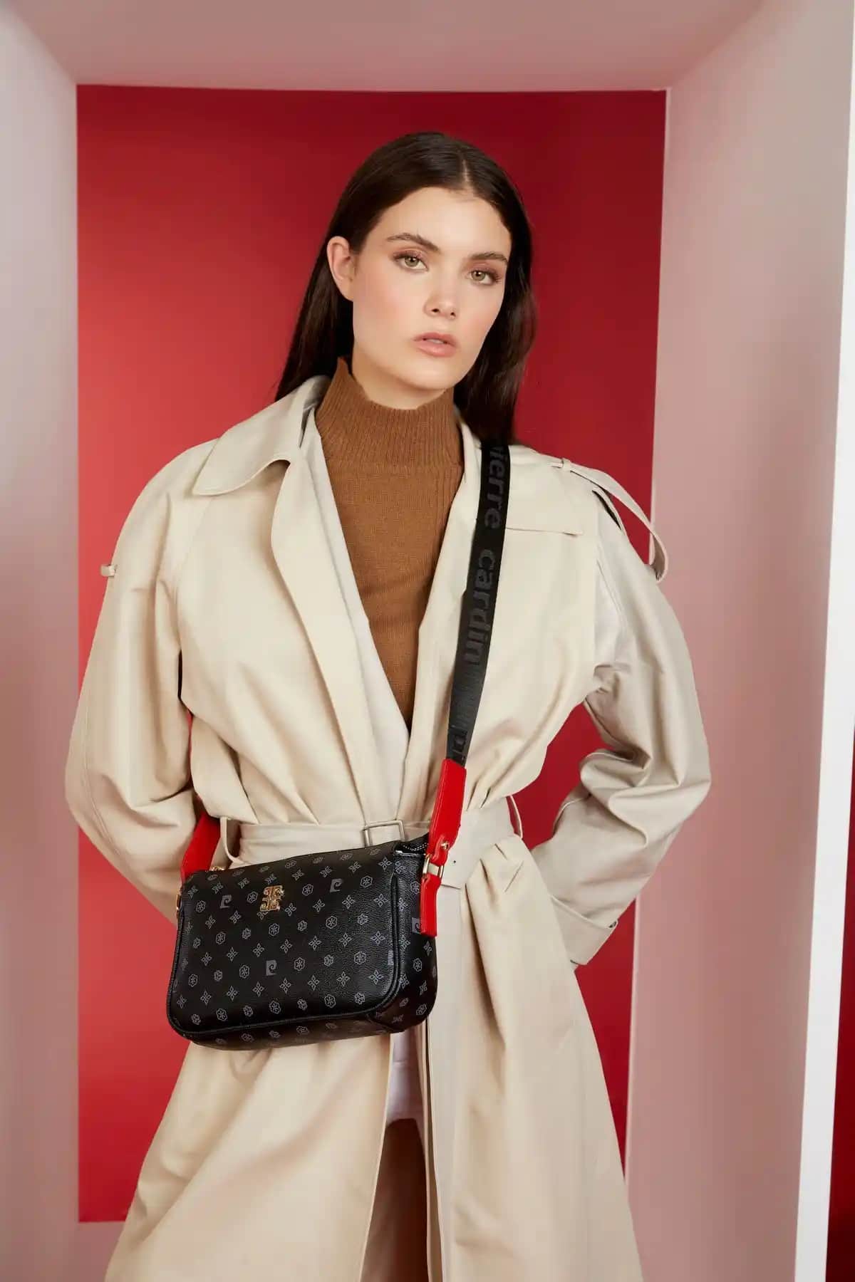 Pierre Cardin Siyah Monogram Kadın Omuz Çantası Şık ve Fonksiyonel Tasarım