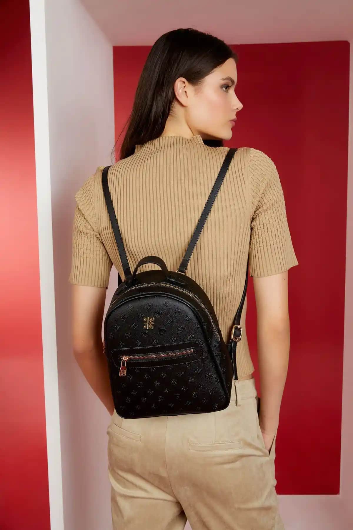 Pierre Cardin Yeni Siyah Baskılı Kadın Sırt Çantası Modern ve Şık Tasarım Özellikleriyle