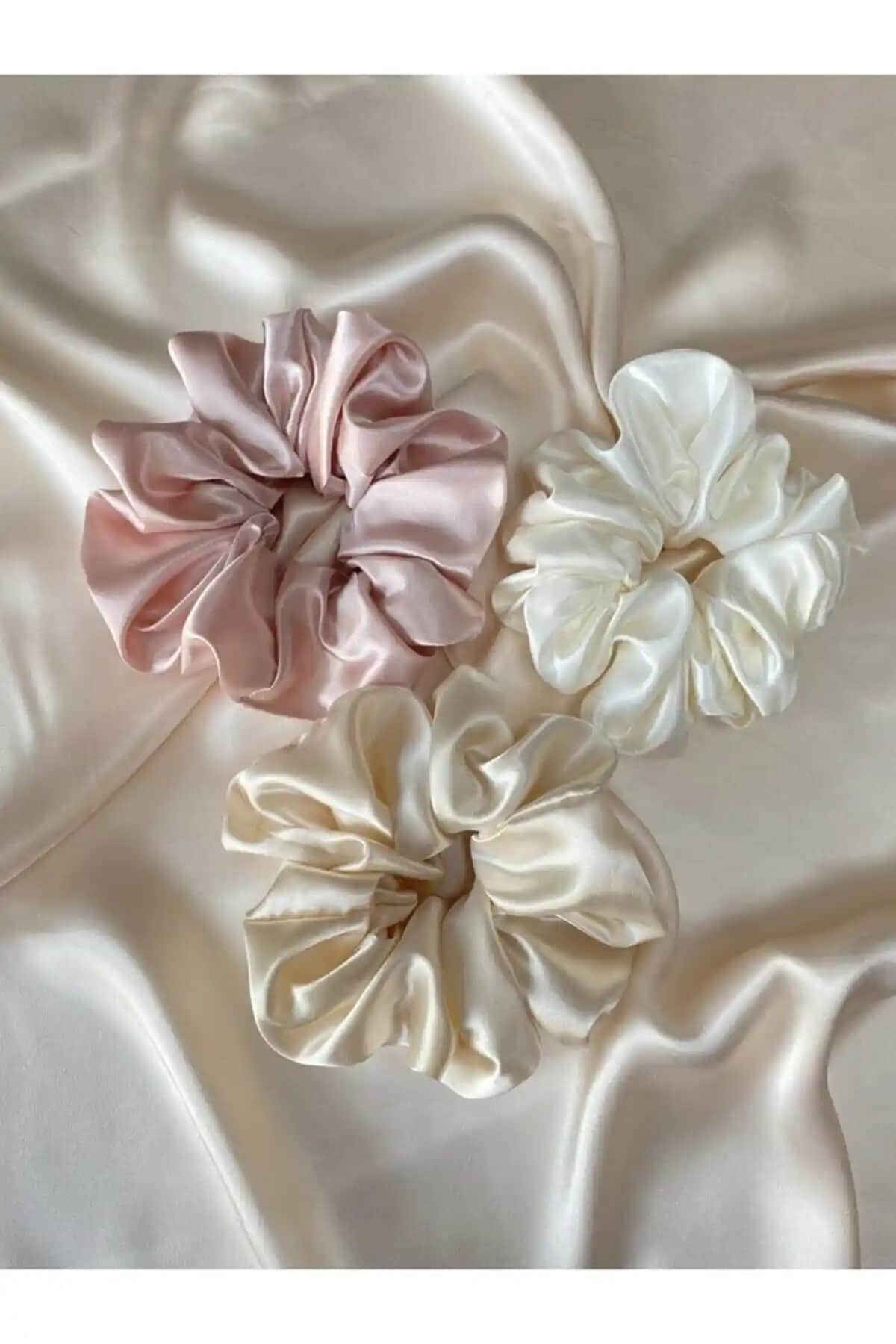 Pistore Kadın 3'lü Saten Saç Lastik Tokası Seti Şıklık ve İşlevsellik Sunar