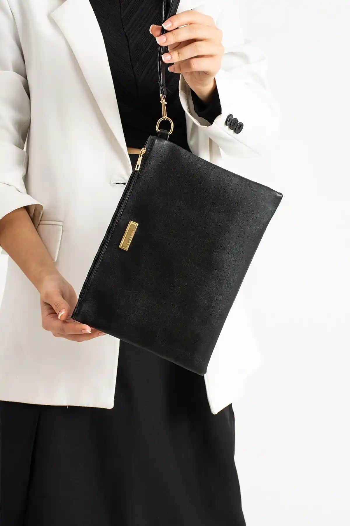 Portföy Çanta Karşılaştırması: Bagfoni ve Defnella Modellerinin Özellikleri