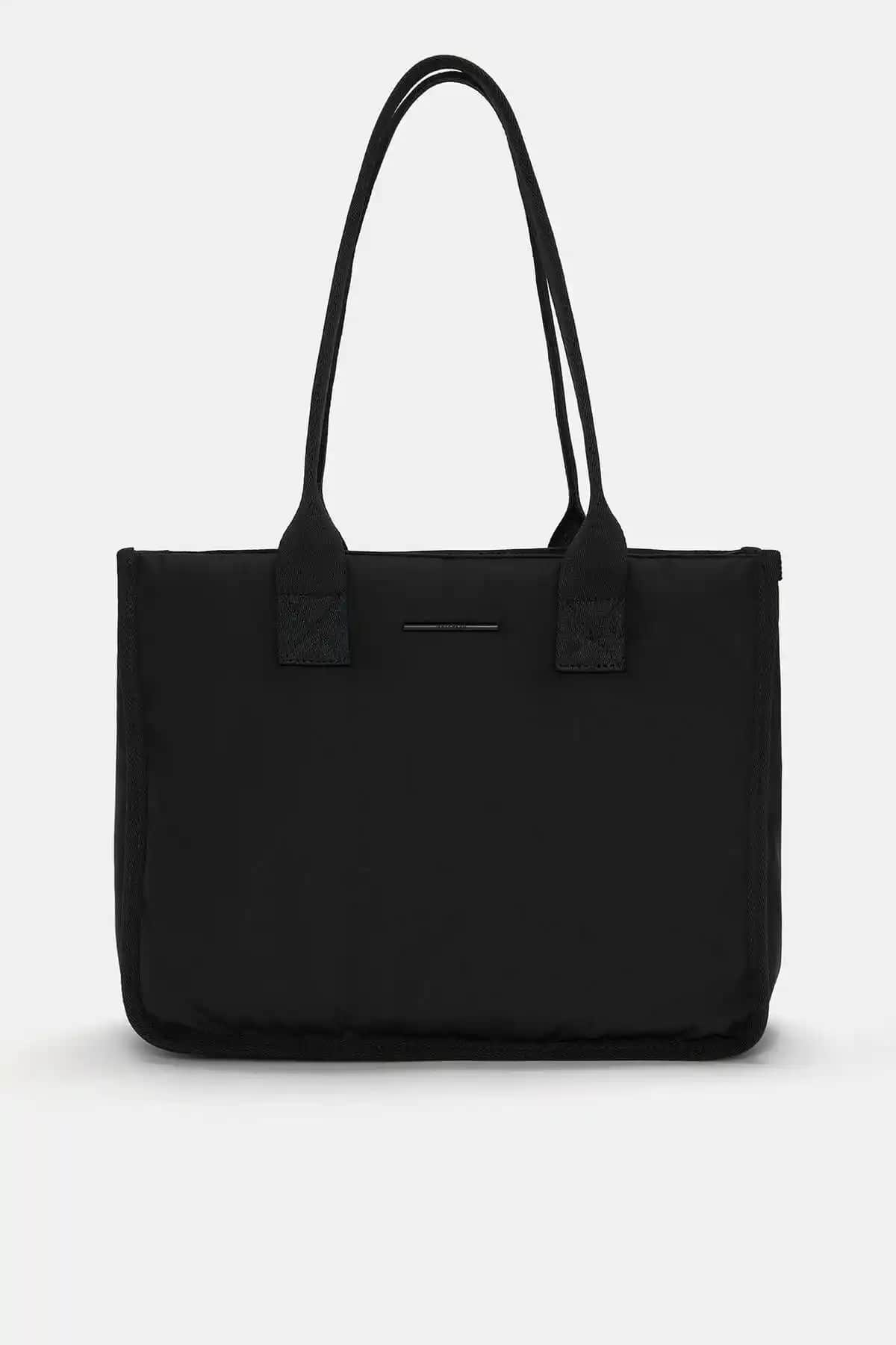 Pull & Bear Naylon ve Urban Tote Çantaların Karşılaştırması Günlük Kullanım İçin Uygun Modeller