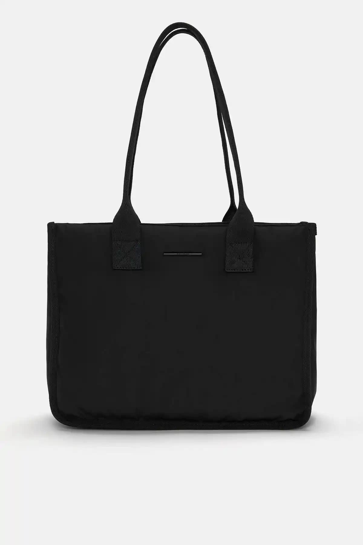 Pull & Bear Naylon ve Urban Tote Çantaların Karşılaştırması Günlük Kullanım İçin Uygun Modeller