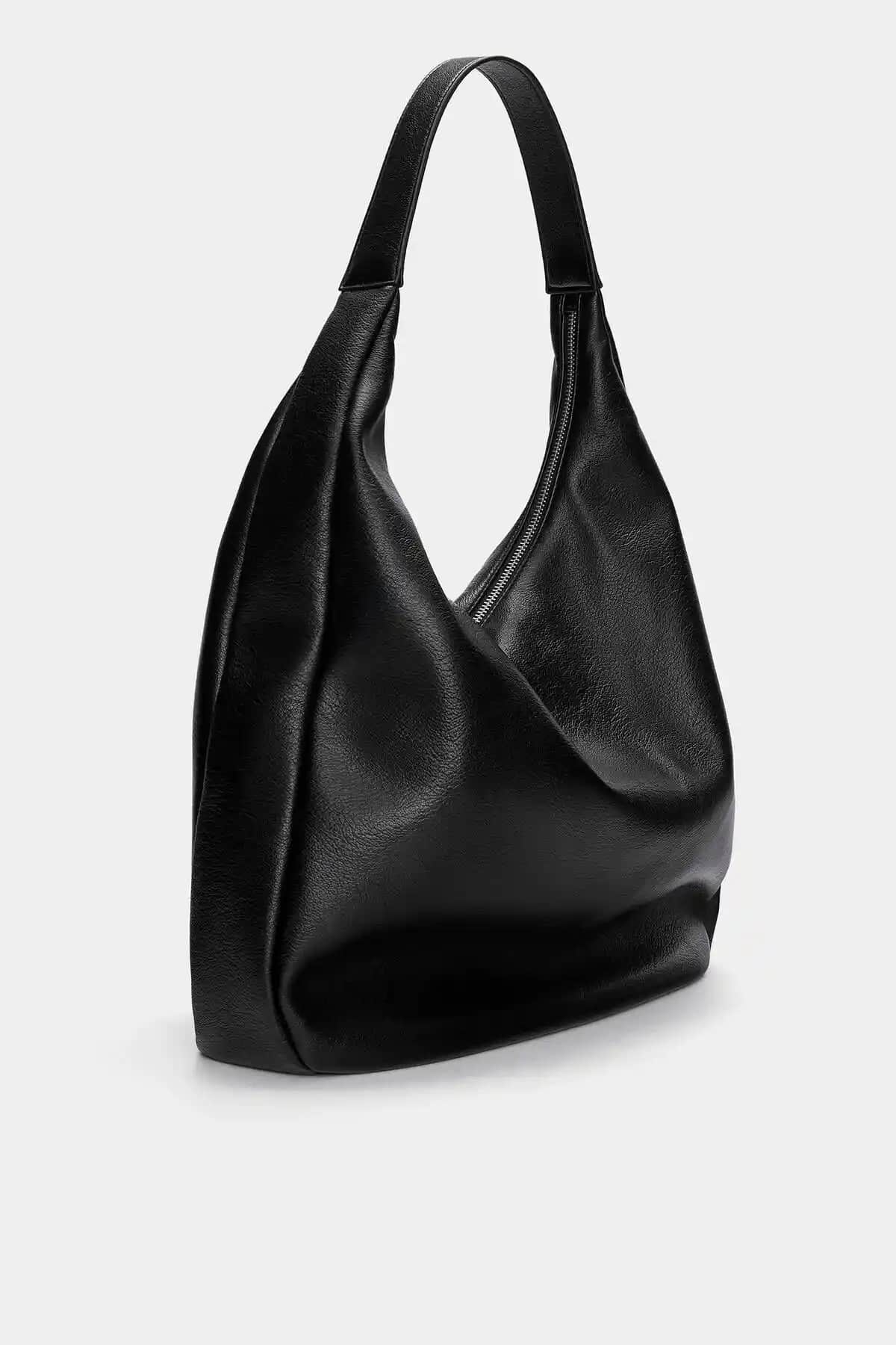 Pull & Bear Urban Tote ve Stradivarius Uzun Askılı Çanta Karşılaştırması