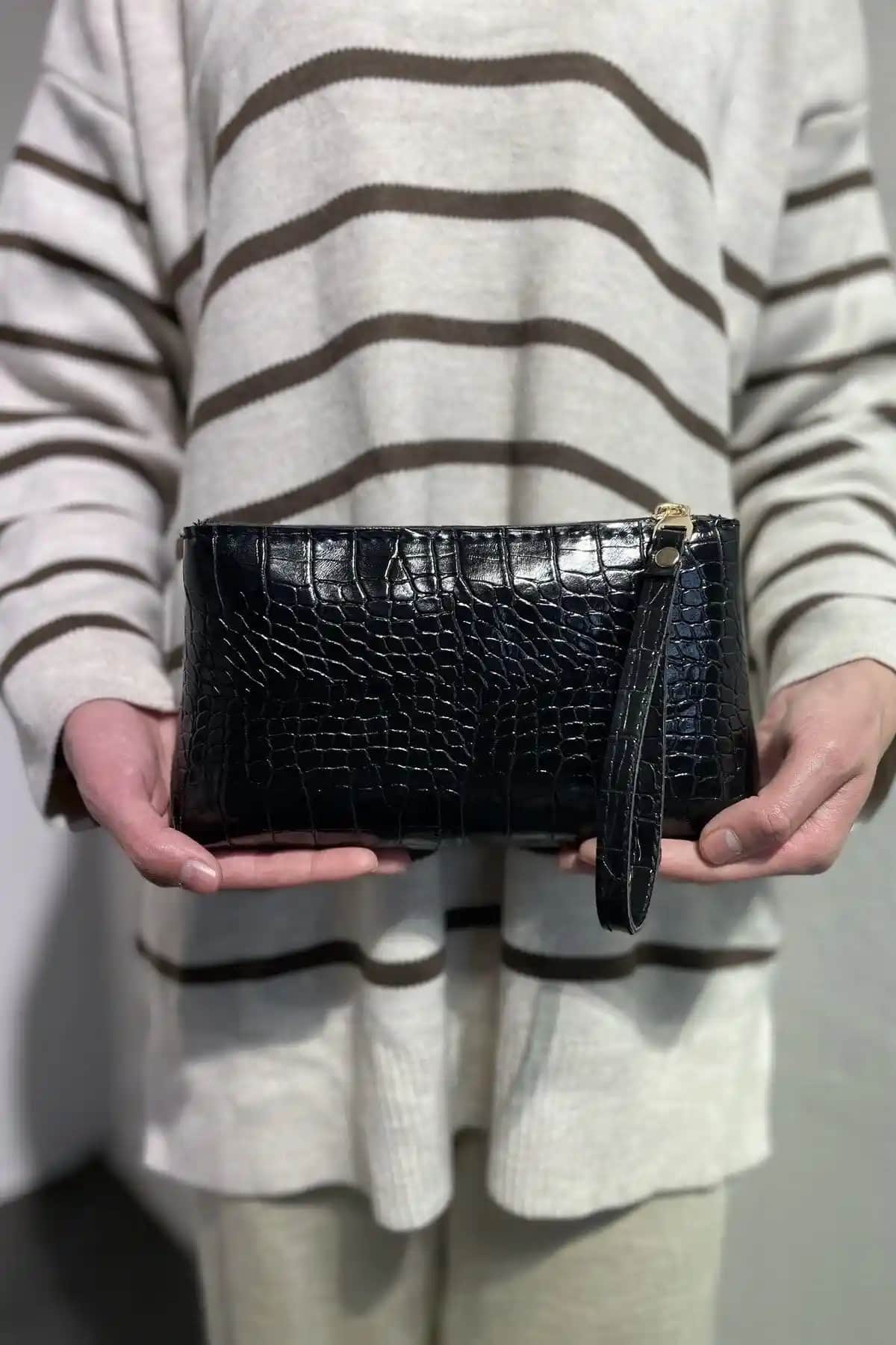 PurpleART Kadın Siyah Kroko Desenli El Çantası Modern ve Şık Tasarımıyla Günlük Kullanım İçin Uygun