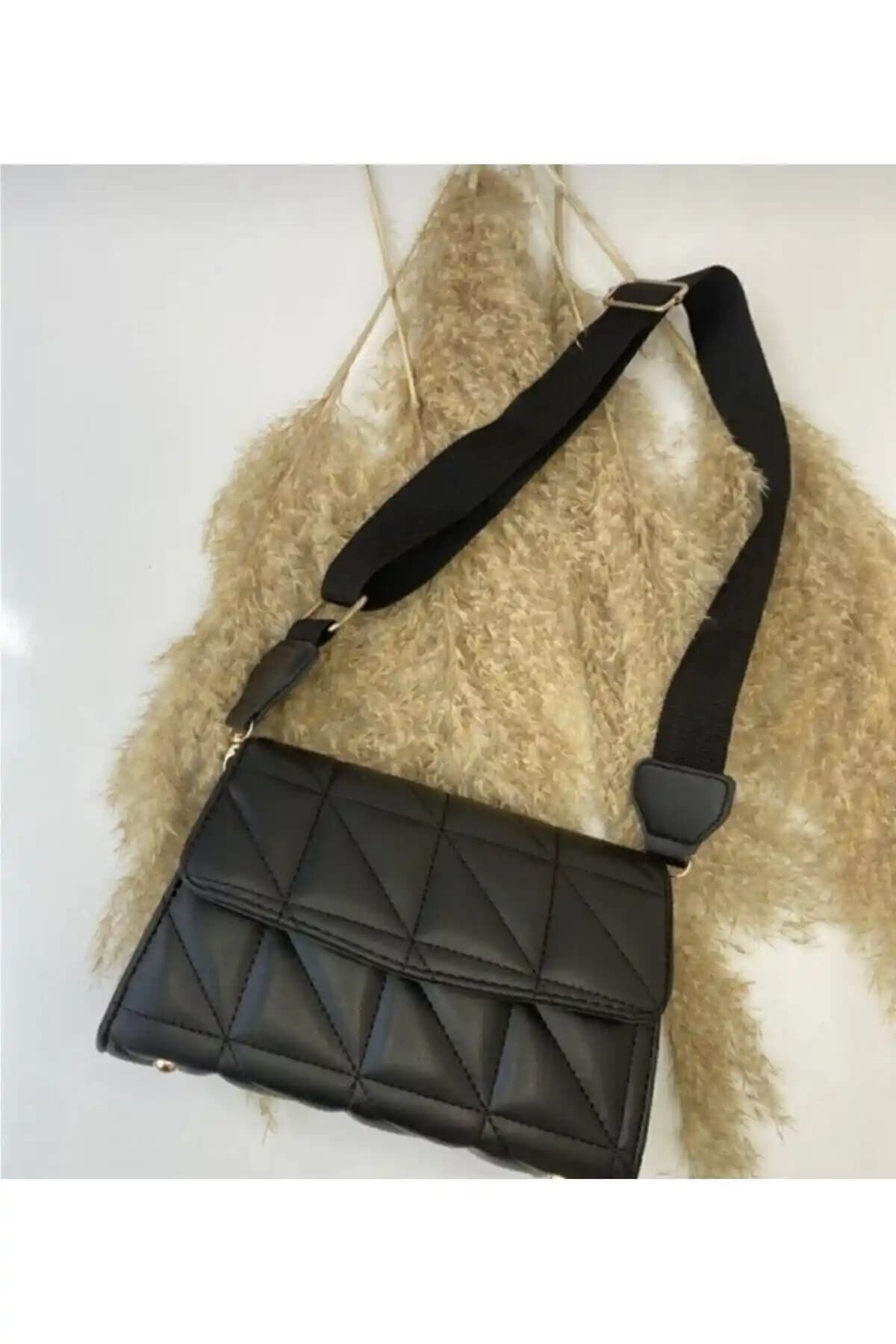 PurpleART Siyah Kapitone Askılı Çanta Günlük Kullanım İçin Modern ve Şık Tasarım