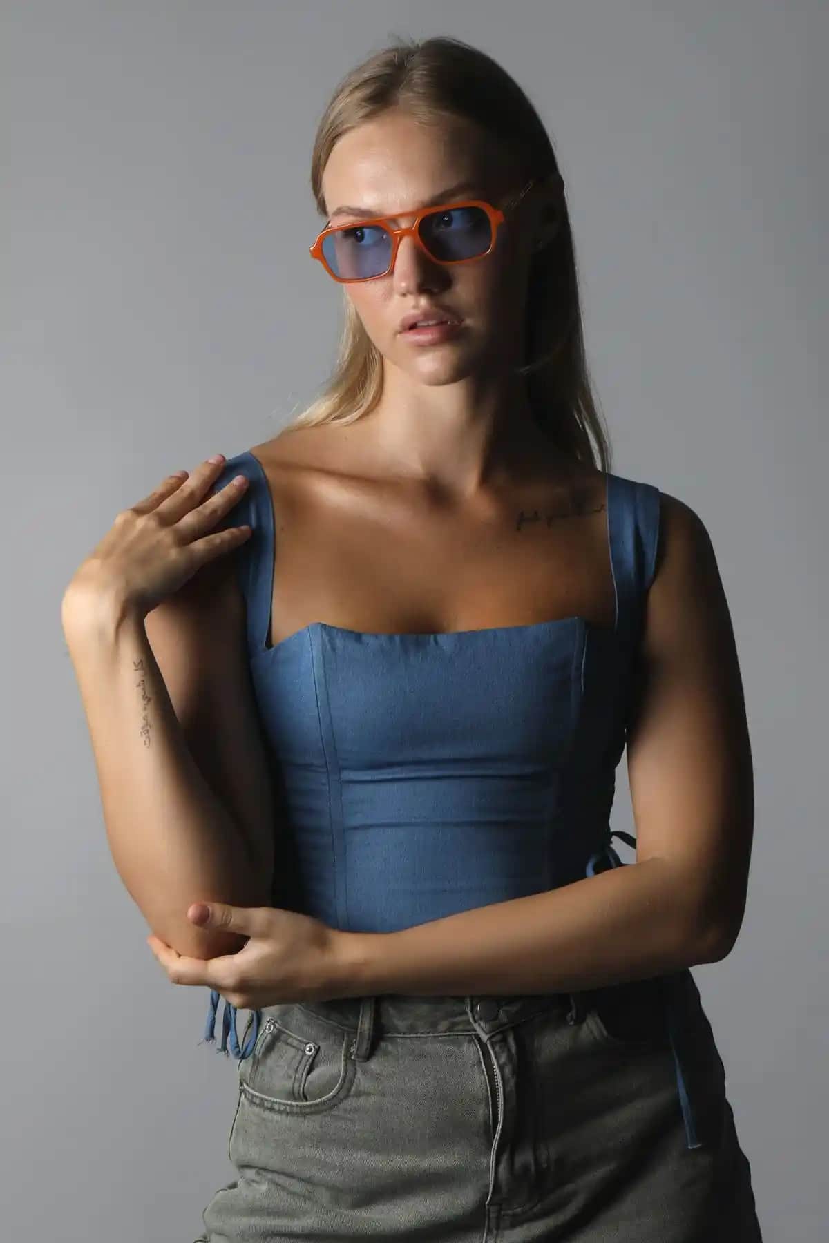 REN Ice Cube Güneş Gözlüğü Turuncu Modern Tasarım ve Yüksek Koruma Özellikleriyle