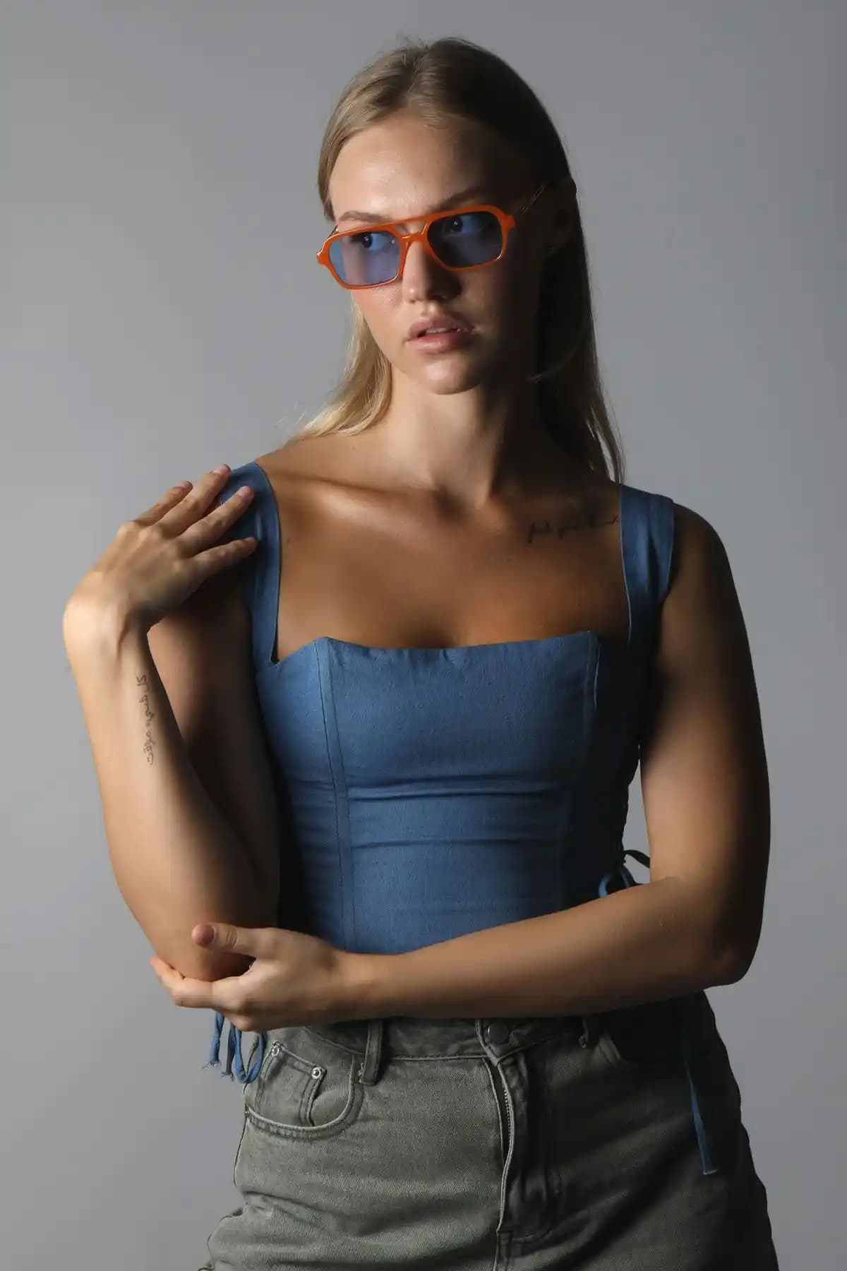 REN Ice Cube Güneş Gözlüğü Turuncu Modern Tasarım ve Yüksek Koruma Özellikleriyle