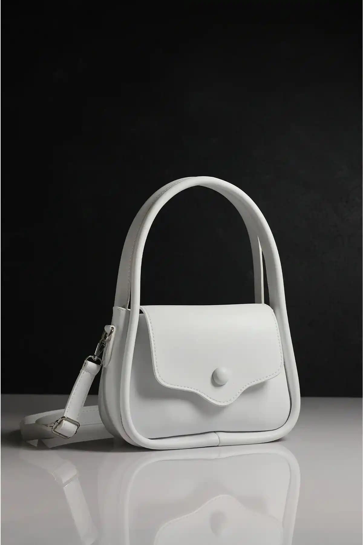 Rimense Beyaz Omuz Çantası ve Shaka Düğme Detaylı Çanta Karşılaştırması