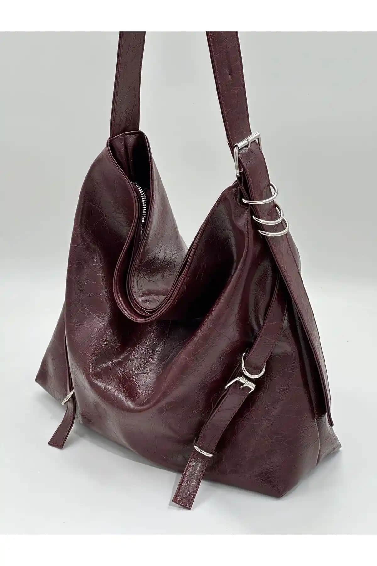 Rosmod Bordo Omuz Çantası: Şıklık ve Fonksiyonelliği Bir Arada Sunan Tasarım