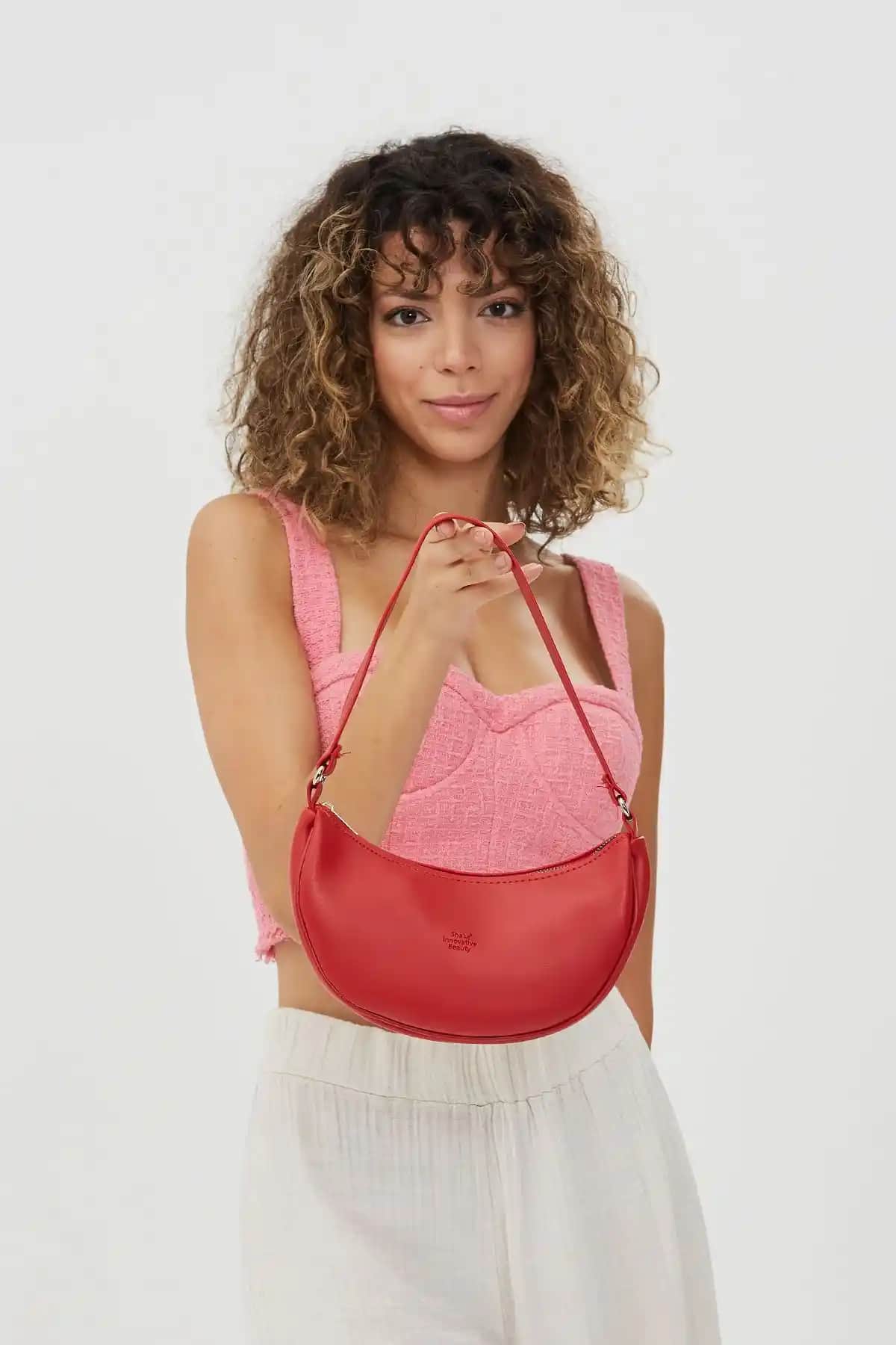 Şaka Kırmızı Shk26 Tek Bölmeli Suni Deri Çanta Günlük Kullanım ve Şıklık İçin Ideal