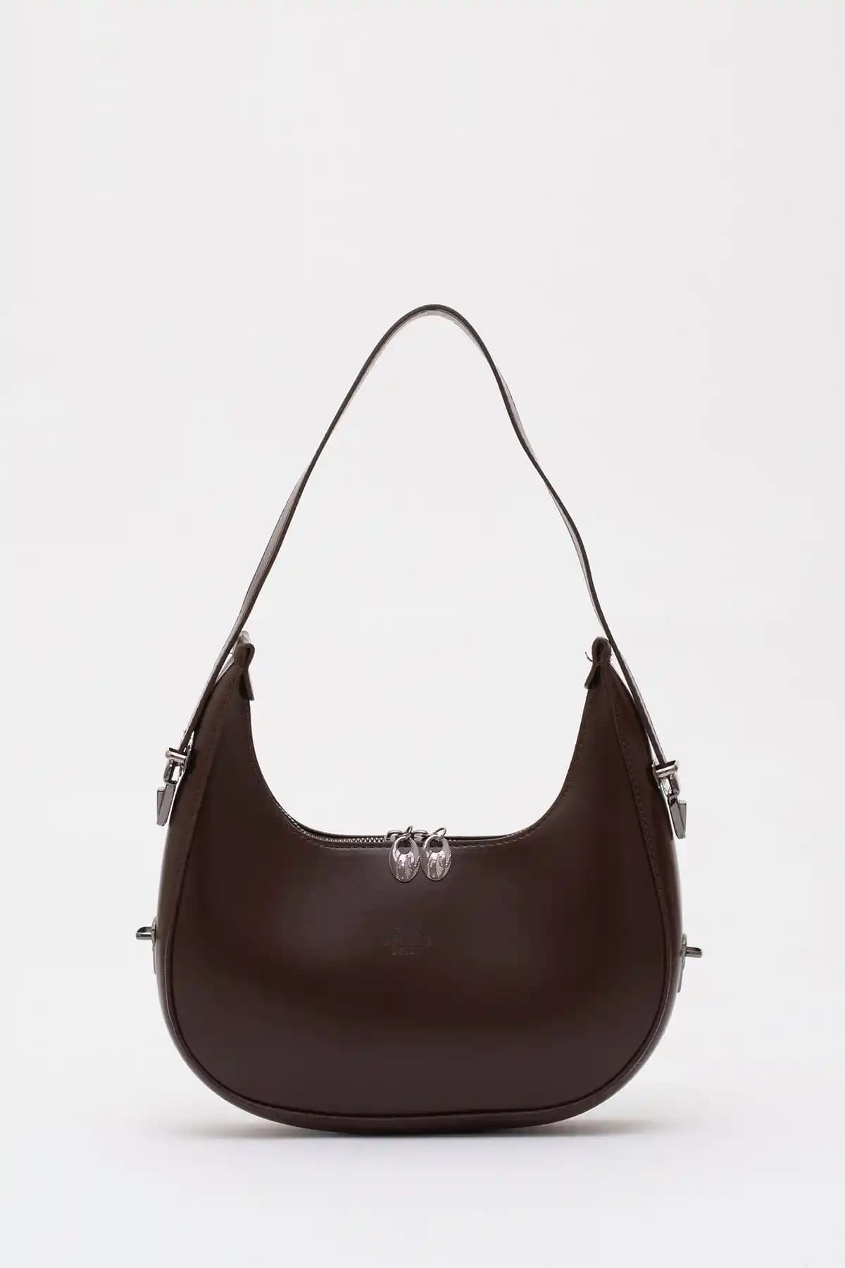 Shaka Kahve Rengi ve Siyah Şk110 Çanta Modellerinin Detaylı Karşılaştırması