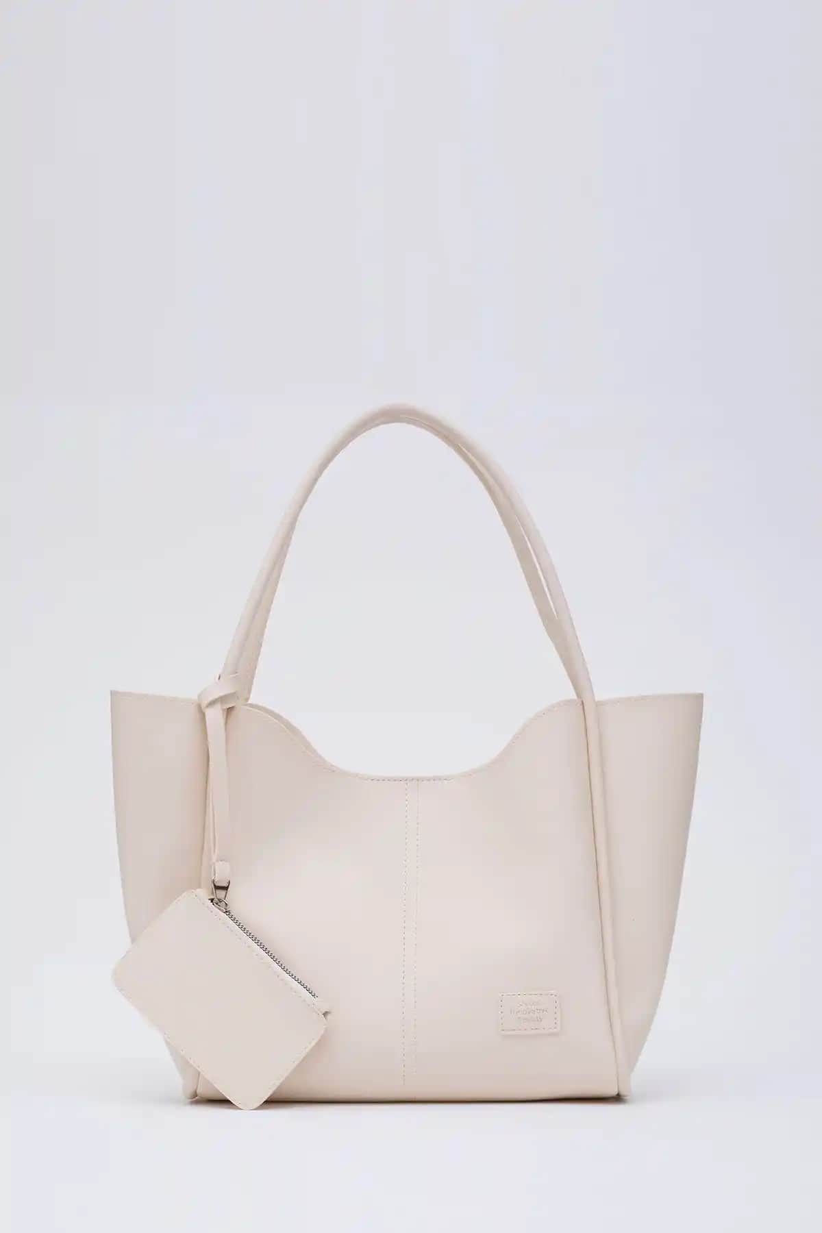 Shaka Krem Renkli Suni Deri Kadın Çantası Geniş İç Hacmi ve Çok Yönlü Kullanımıyla