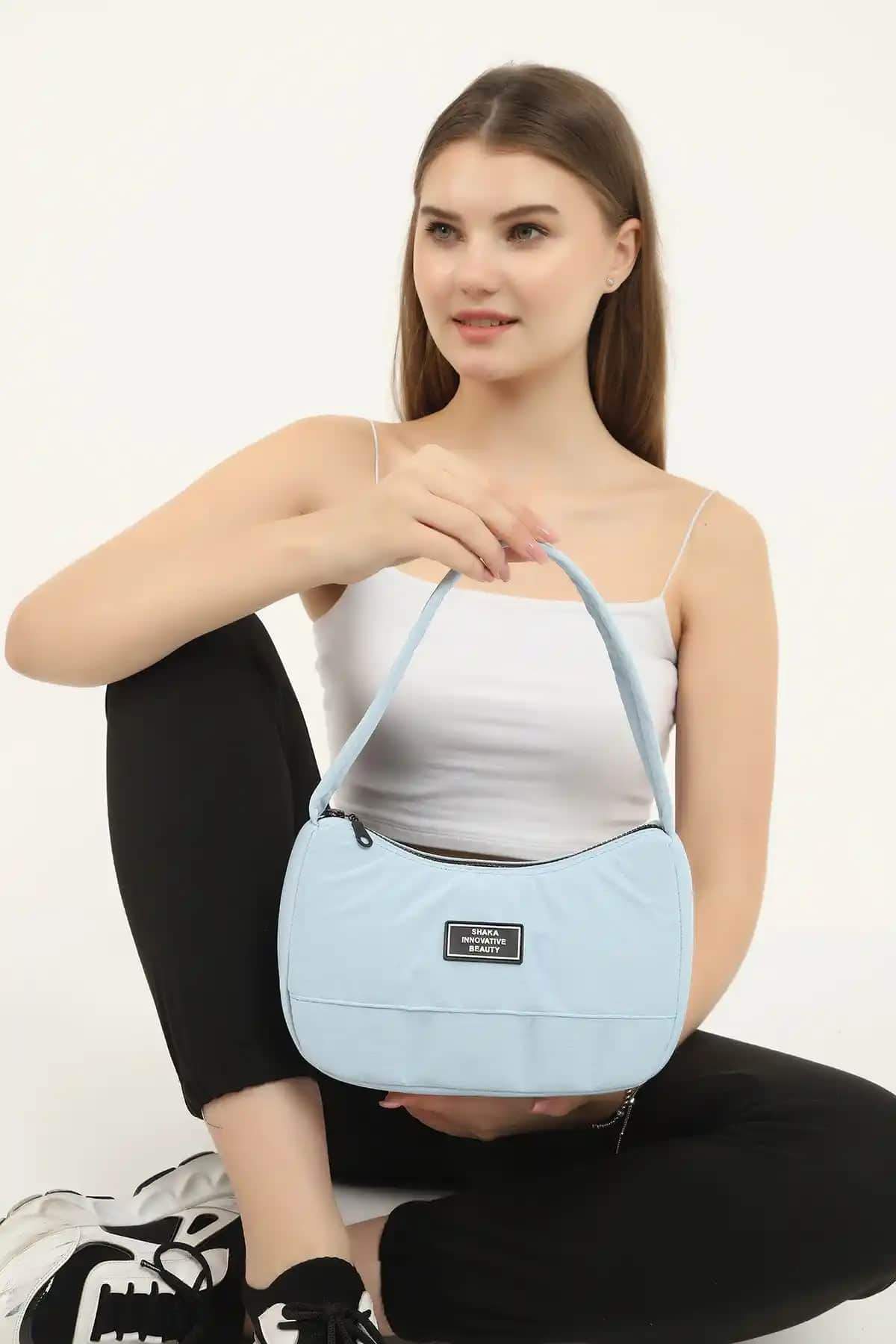 Shaka Mavi U11 Tek Fermuar Bölmeli Günlük Spor Çantası: Şık ve Fonksiyonel Tasarım