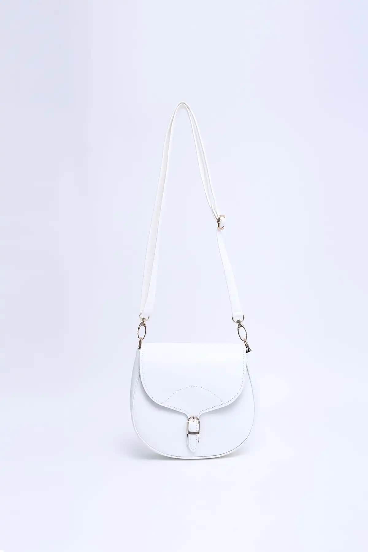 Shaka Omuz Çantaları Karşılaştırması: Beyaz ve Siyah Modellerin Özellikleri ve Kullanım Avantajları