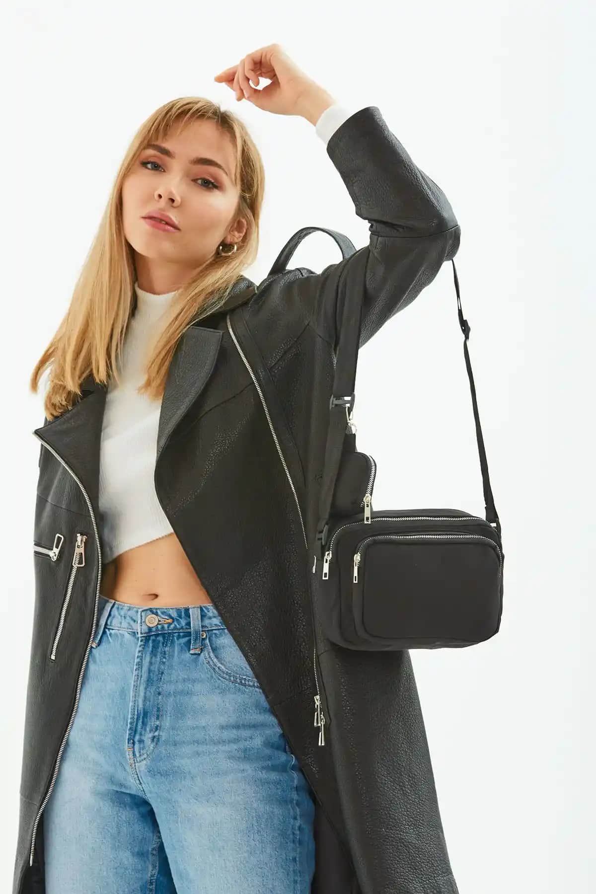 Shaka Siyah U4 Çok Bölmeli ve Cüzdanlı Askılı Kanvas Kadın Çantası Özellikleri ve Kullanım Avantajları