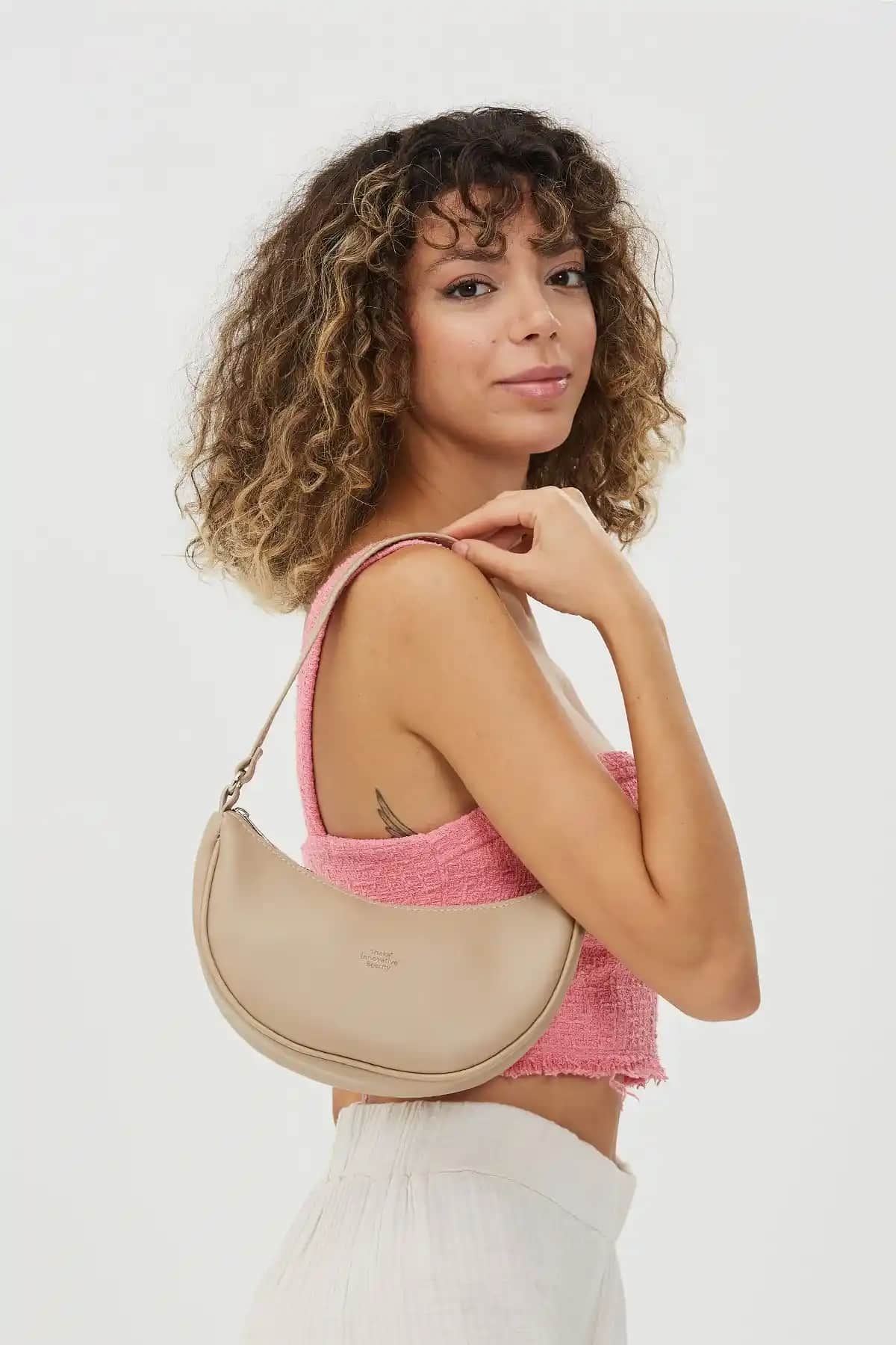 Shaka Vizon Shk26 Tek Bölmeli Suni Deri Çanta Günlük Kullanım İçin Uygun ve Şık Tasarım