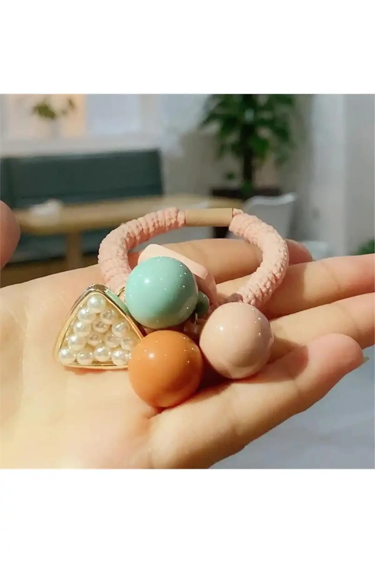 Şık ve Çok Yönlü Pembe Lastik Toka ve Bileklik Modası Günlük Kullanım İçin