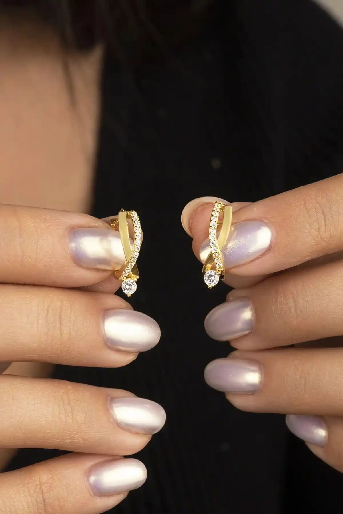 SILVANO 925 Ayar Gümüş Altın Tektaş Örgü Model Küpe: Günlük Şıklık İçin Zarif Bir Seçenek