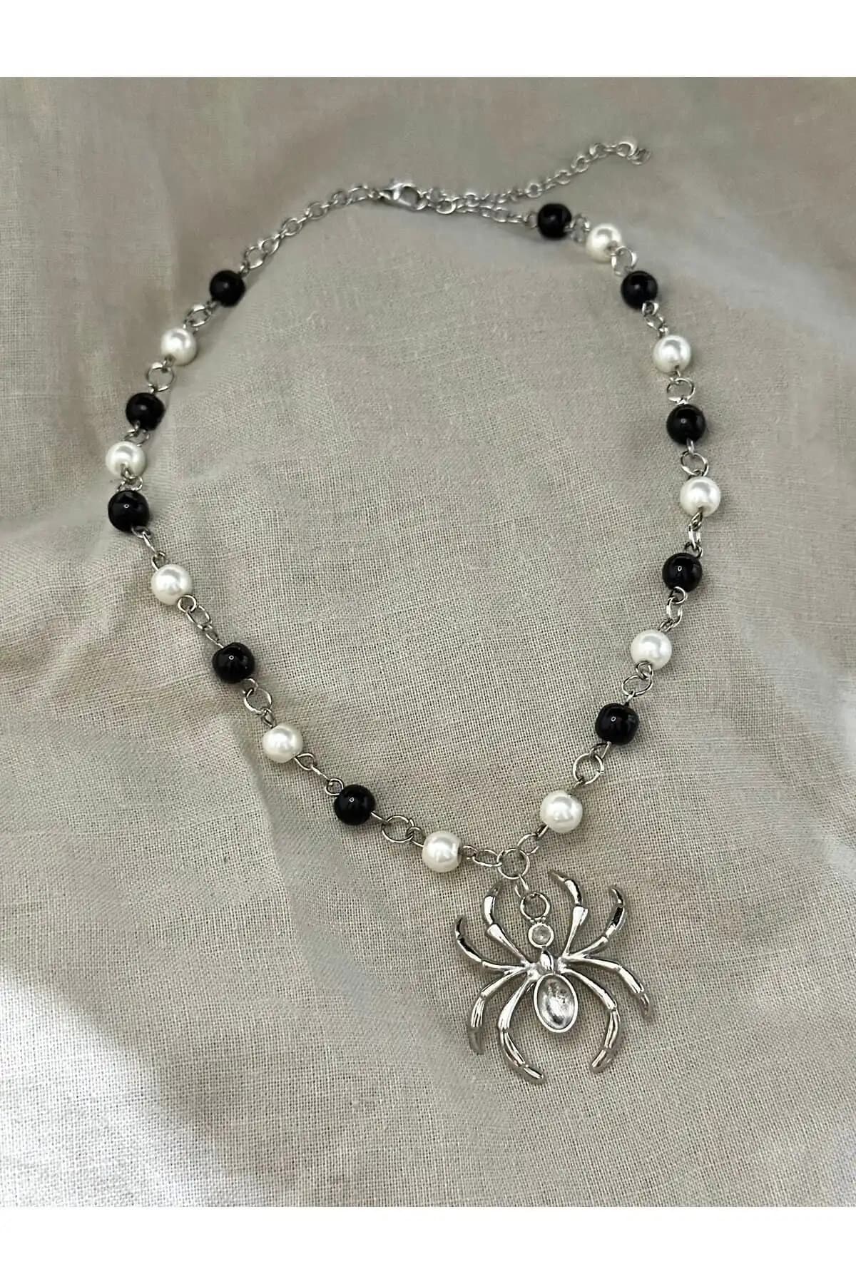 Sleyshop Kolye Karşılaştırması: Kelebek Melek Kanatlı ve Siyah Beyaz Cam İnci Kolye 2