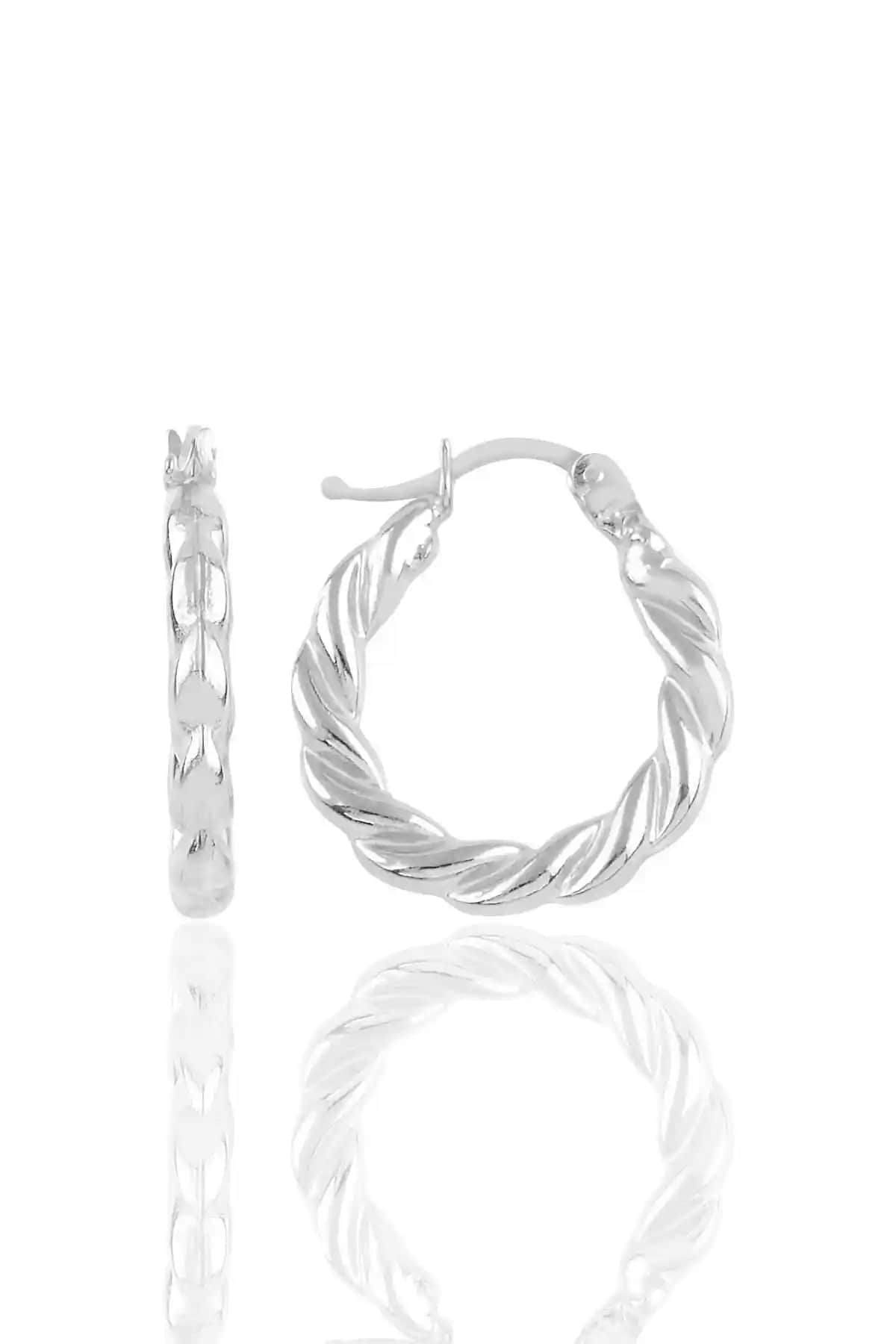 Söğütlü Silver Güçlü Kalın Burgu Küpe: Şık ve Dayanıklı Gümüş Takı Seçeneği