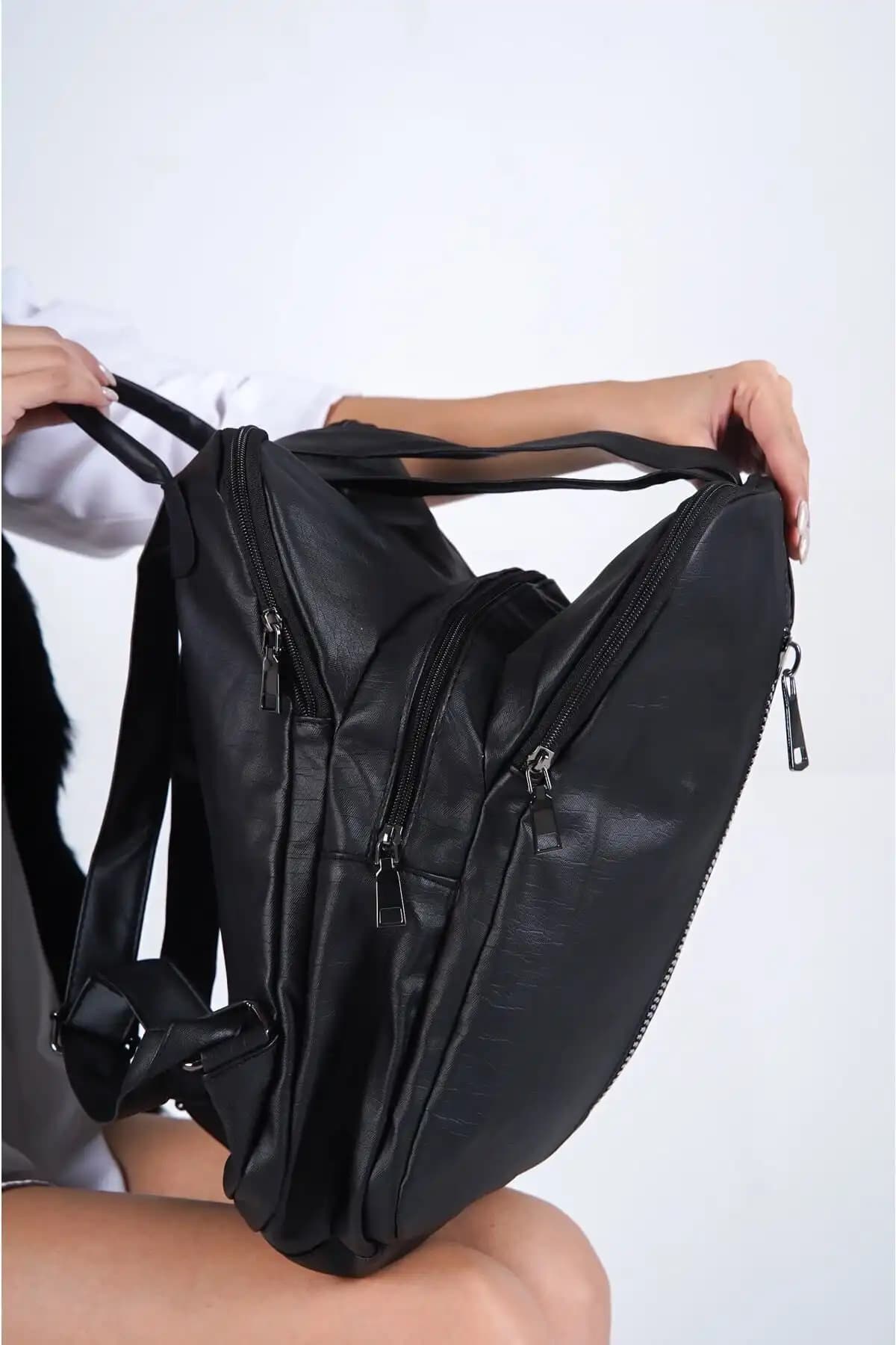 Solo Bag Kadın Siyah Yıkanmış Deri Sırt Çantası Günlük ve Şık Kullanım İçin
