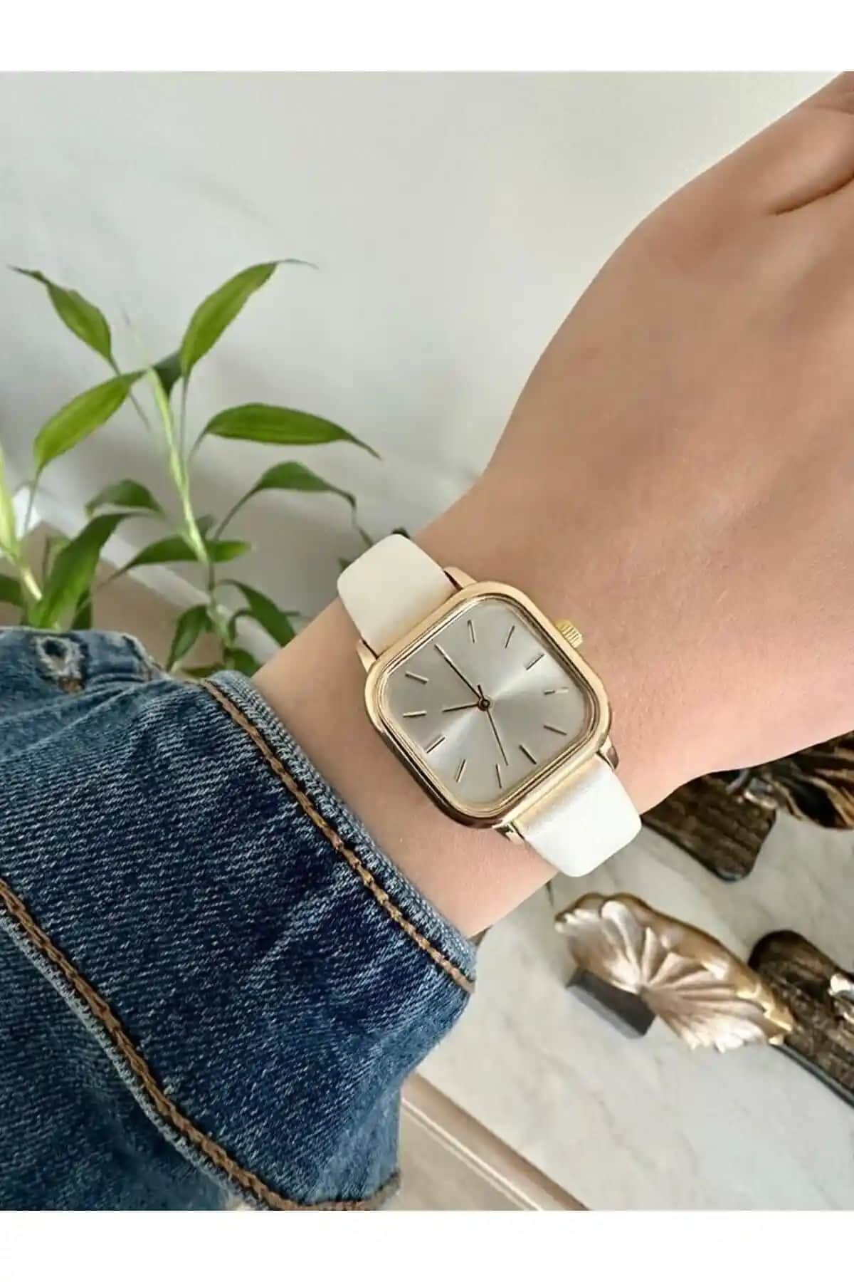 Spectrum Kadın Gold Kasa Beyaz Kayışlı Modern Şık Kadın Kol Saati 75-90 Karakter